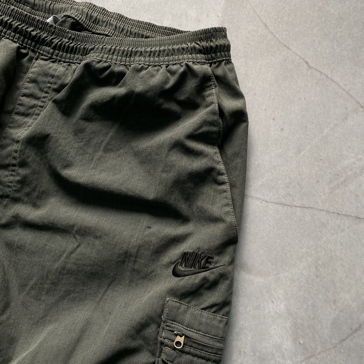 Japanese Brand × Nike × Vintage Y2K Nike Vintage Painted Grey Cargo Parachute Pants Size US 36 / EU 52 - 4 Thumbnail