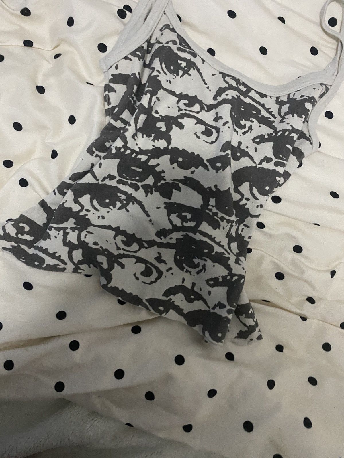 Brandy Melville Brandy Melville Beige Eyes Tank Size S / US 4 / IT 40 - 1 Thumbnail