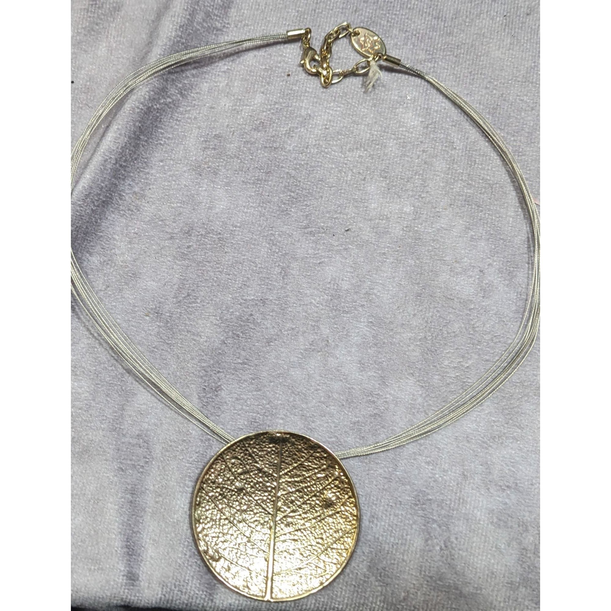 Other Caracol Leaf Embossed Gold Tone Pendant Necklace Size ONE SIZE - 8 Thumbnail