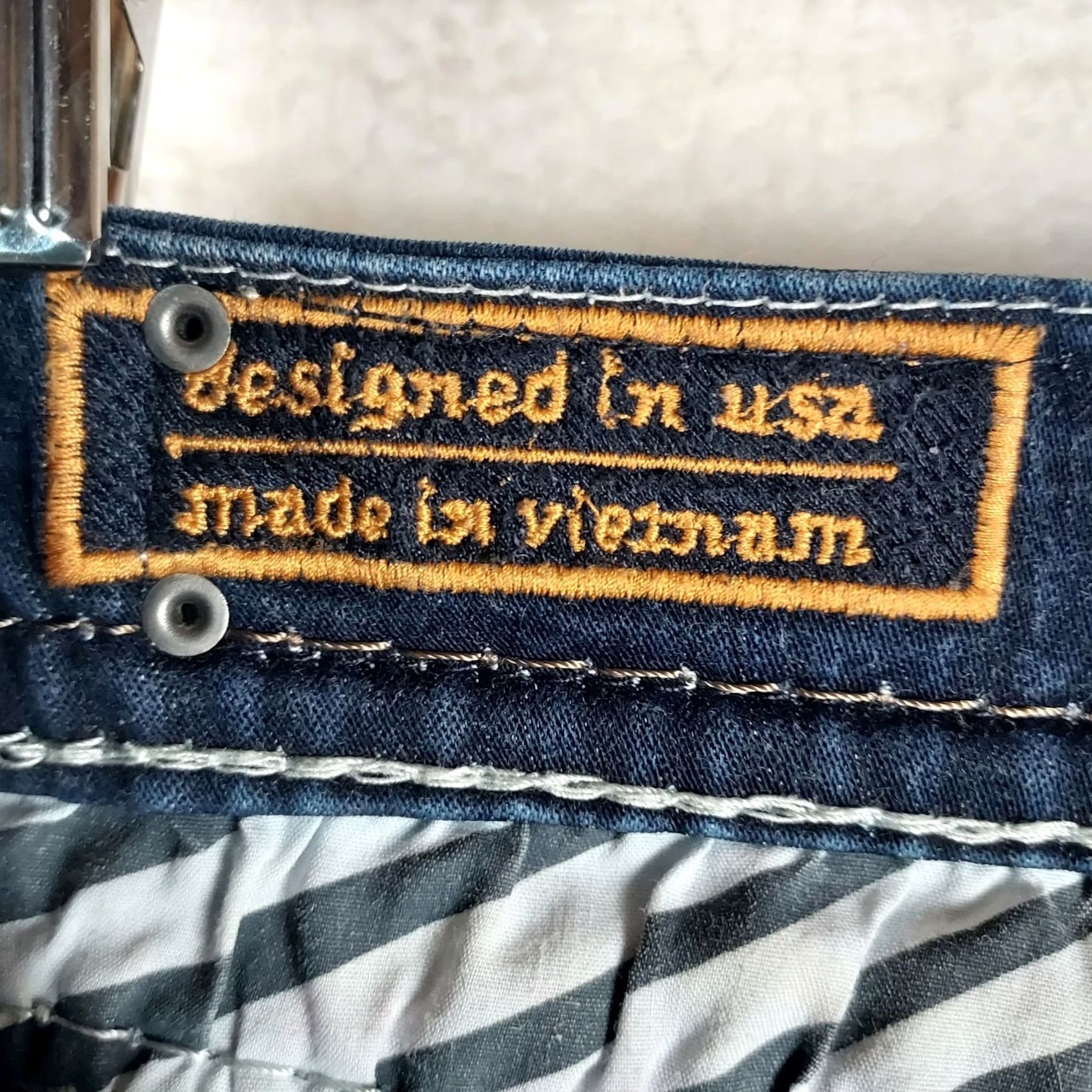 Vintage Rock Revival Janelle Straight Leg Jeans Women’s 30 Medium Wash Embroidered Blue Denim 5-Pocket Zip Regular Vintage? No (remove question) Size 30" / US 8 / IT 44 - 5 Thumbnail