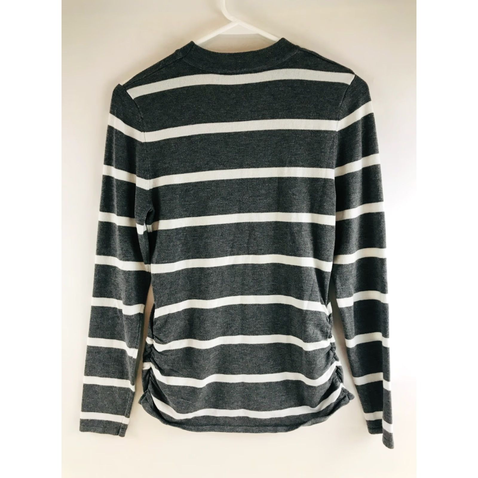 Vintage Love Always Sweater Shirt Womens Small Gray White Pullover V-Neck Casual Pullover Style Winter Fall Spring Long Sleeve Pattern Striped Size S / US 4 / IT 40 - 2 Thumbnail