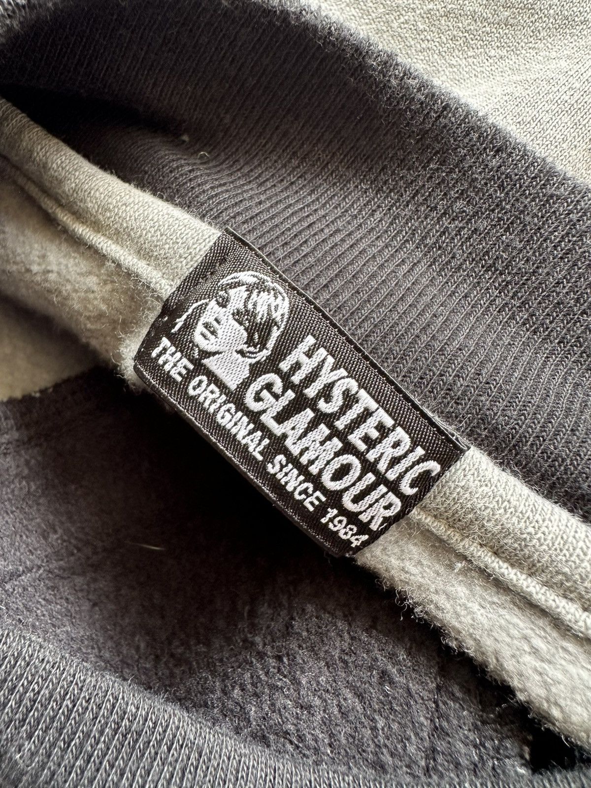Hysteric Glamour 2010's Hysteric Glamour V shape sweatshirt short sleeve Size US M / EU 48-50 / 2 - 14 Thumbnail