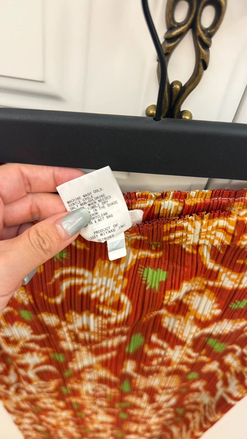 Issey Miyake Issey Miyake size:5 A retro, out-of-print red skirt Size 31" - 3 Thumbnail