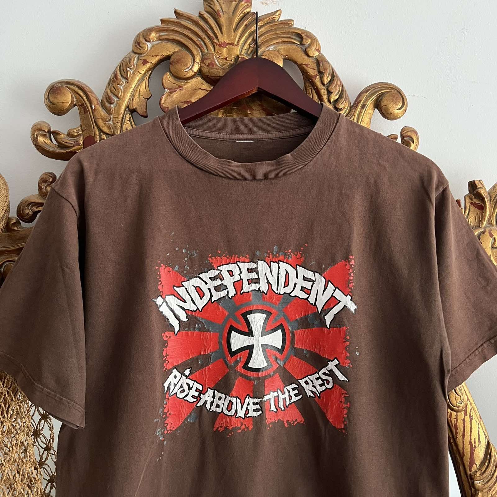 Vintage Vintage 90s Independent Santa Cruz Skateboards Tshirt Size US M / EU 48-50 / 2 - 2 Thumbnail
