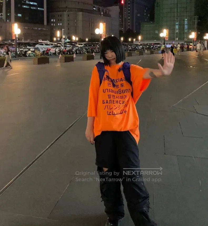 Balenciaga Balenciaga Seven Languages Loose Fit Short Sleeve T-Shirt Size US M / EU 48-50 / 2 - 6 Thumbnail