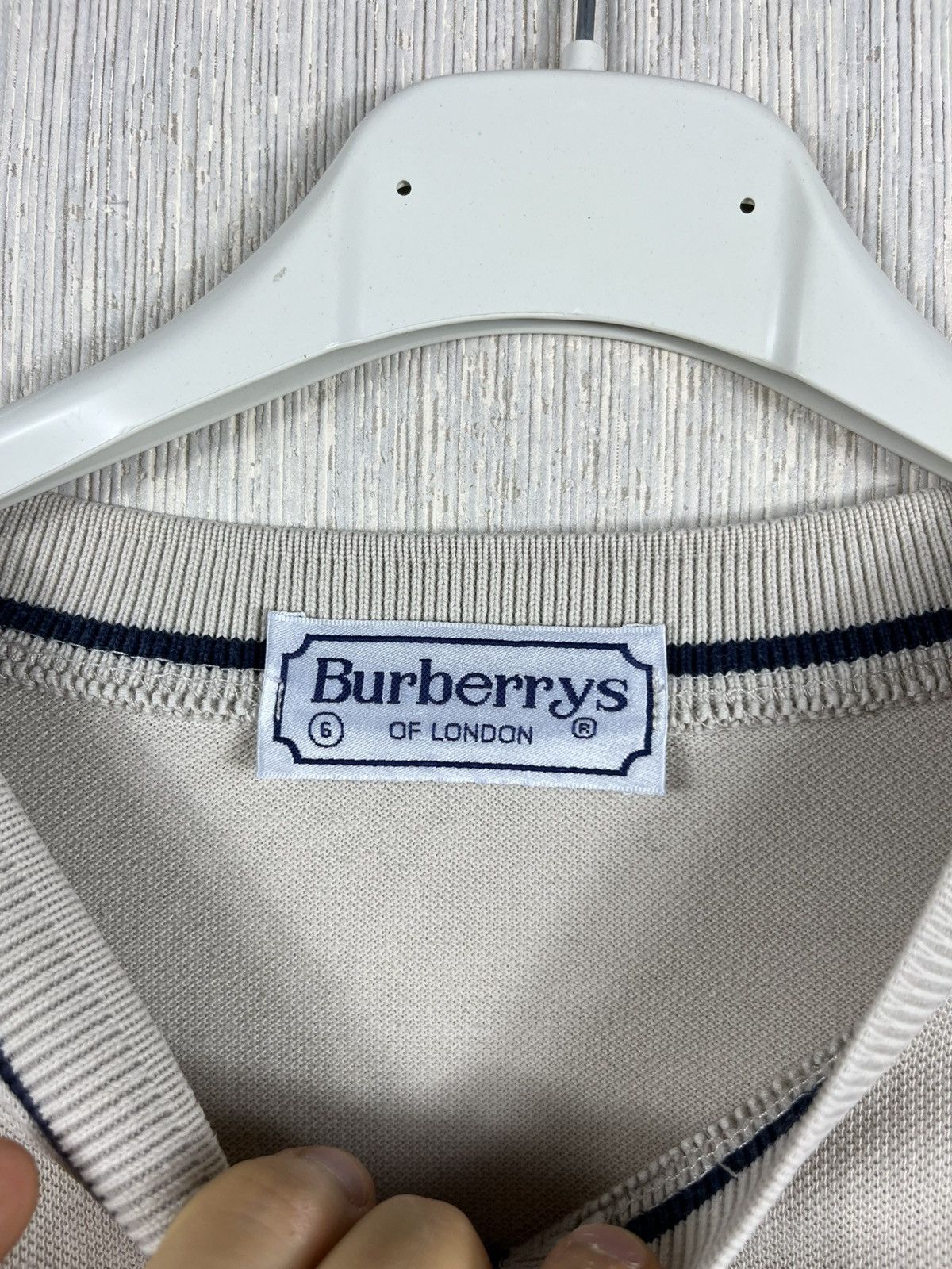 Burberry Vintage 90s Burberrys classic chest logo knight t-shirt Size US L / EU 52-54 / 3 - 16 Thumbnail