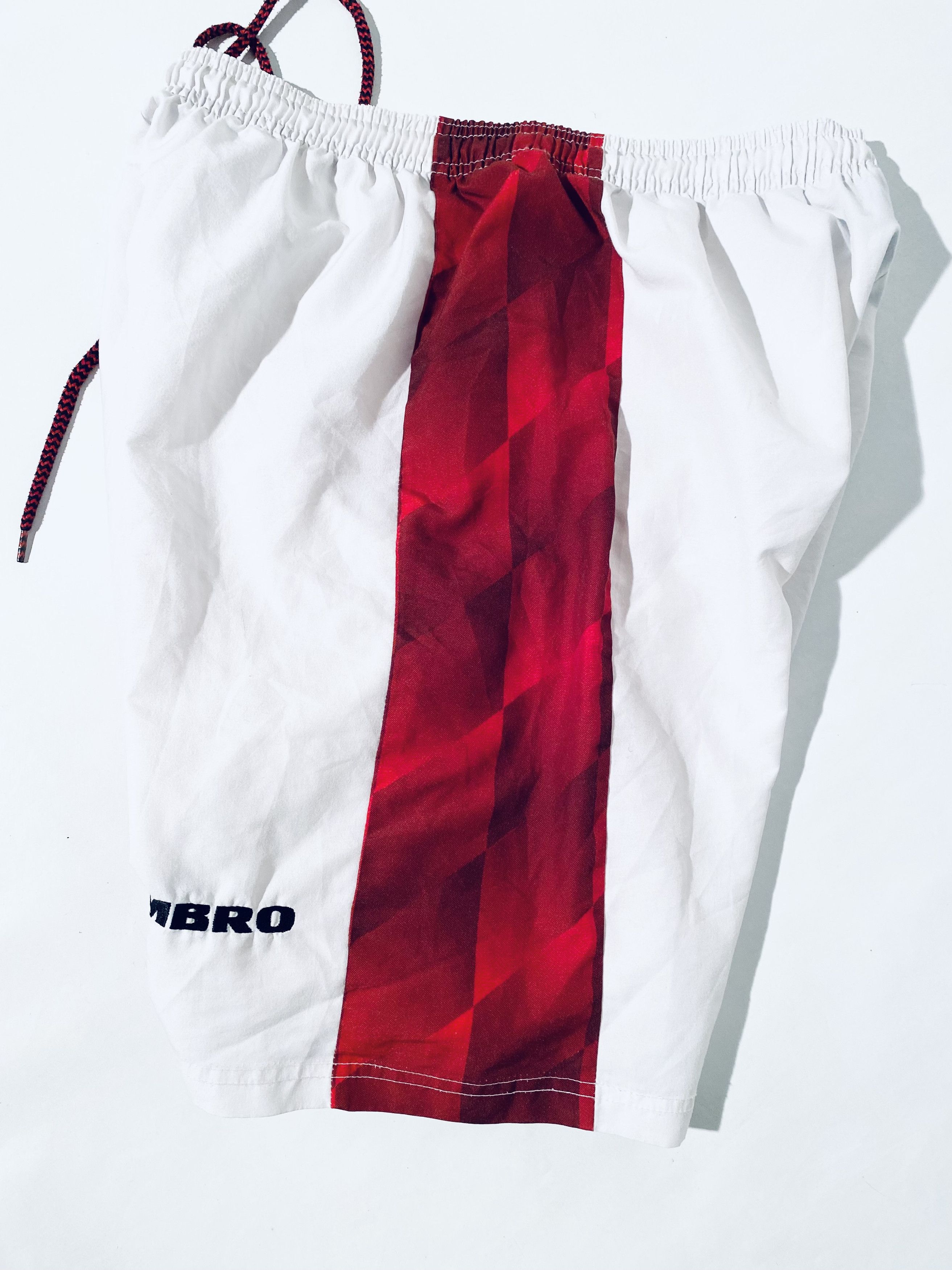 Umbro Manchester United Home Shorts 1996 1998 Size US 32 / EU 48 - 4 Thumbnail