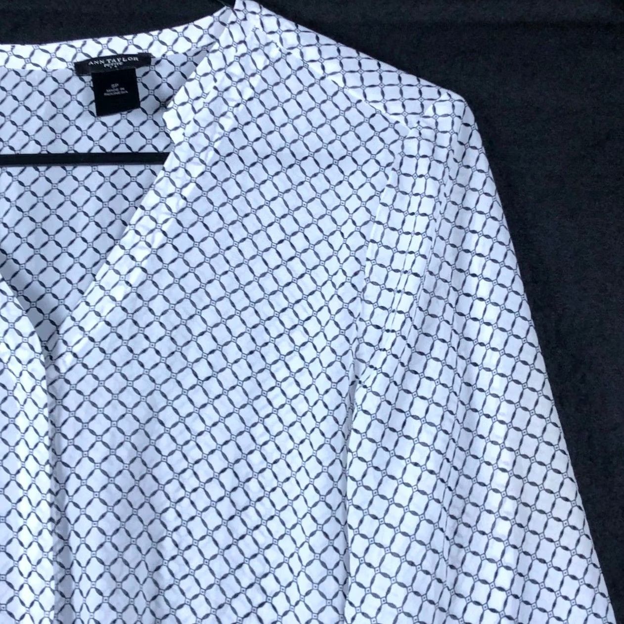 Ann Taylor Ann Taylor Women Blouse White Black Geometric Petite Sheer V-Neck Long Sleeve SP Shirt Size S / US 4 / IT 40 - 5 Thumbnail