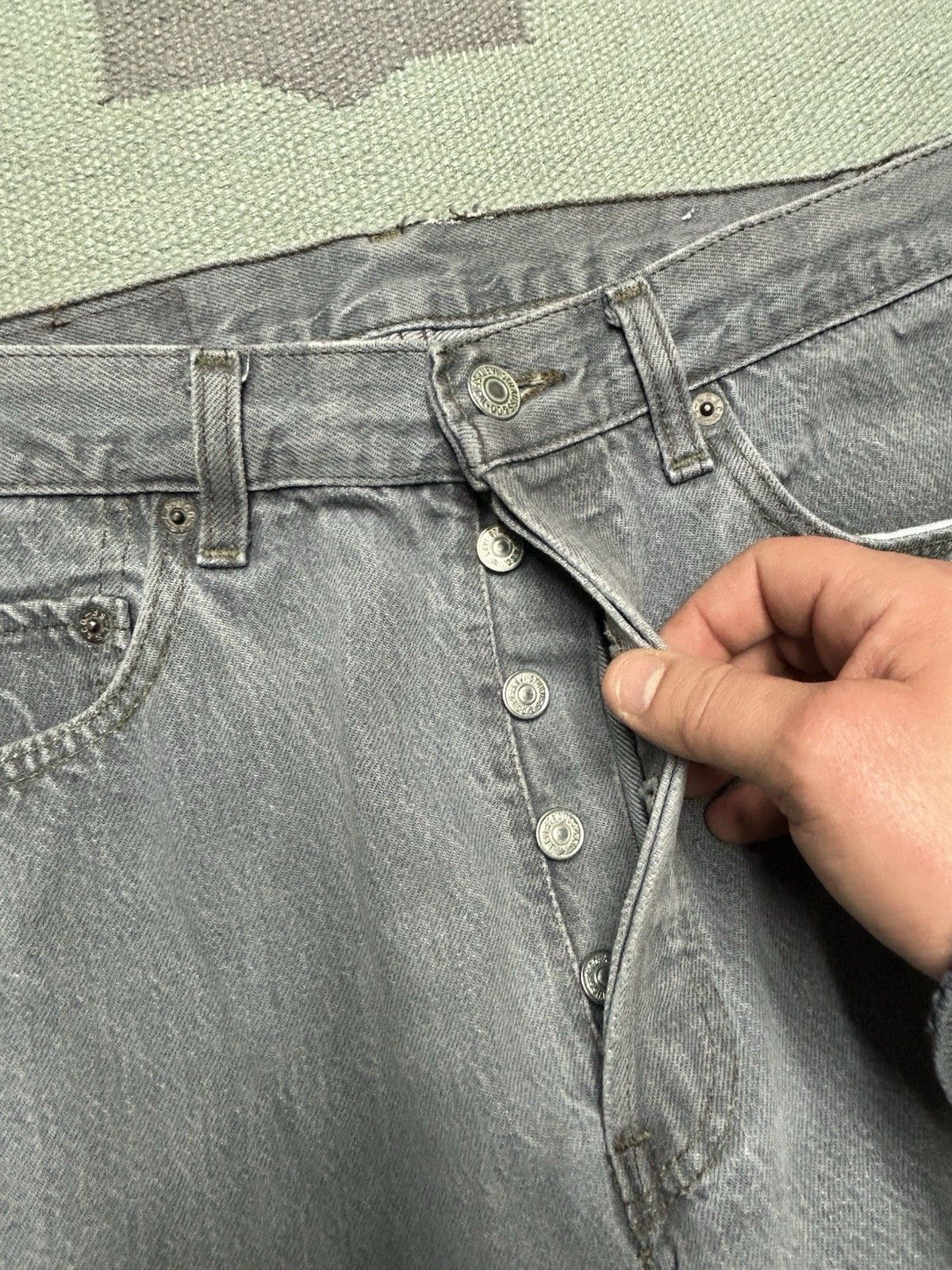 Vintage Vintage 80s Levi’s 501 jeans gray faded black made USA 31x30 Size US 31 - 9 Thumbnail