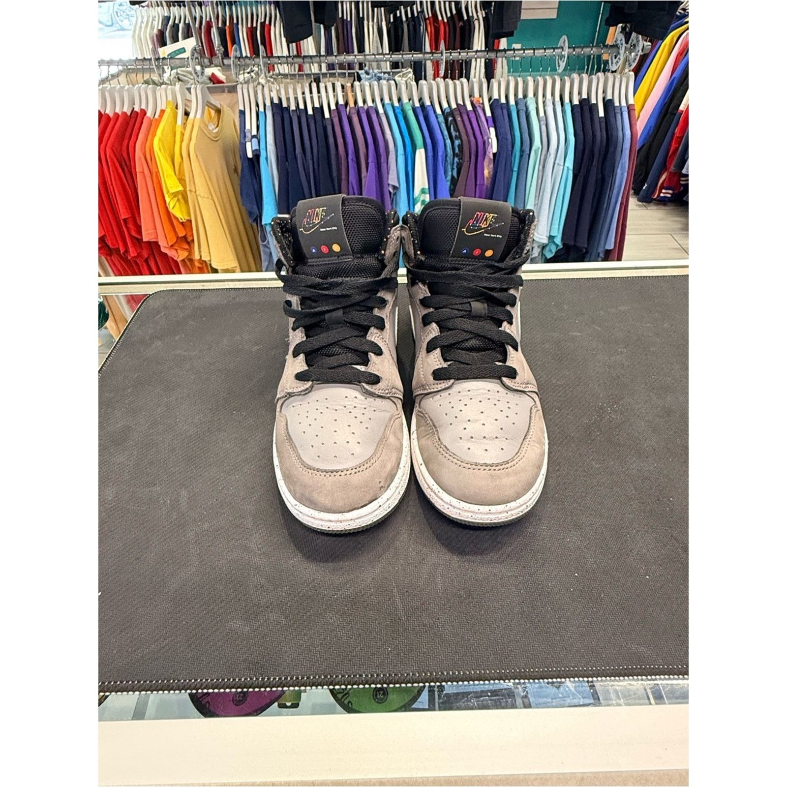 Nike Nike Air Jordan 1 Mid SE GS “Wings” Sneakers Size US 5 / EU 37 - 8 Thumbnail