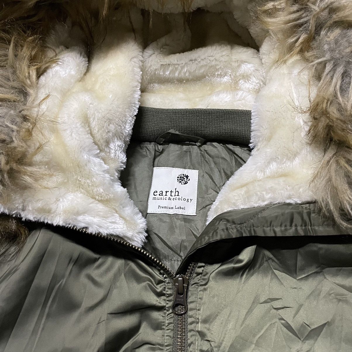 If Six Was Nine × Japanese Brand × Le Grande Bleu (L.G.B.) 🔔Hot Item🔔- Earth Music & Ecology Fur Hood Jacket Lgb Style Size US S / EU 44-46 / 1 - 8 Thumbnail
