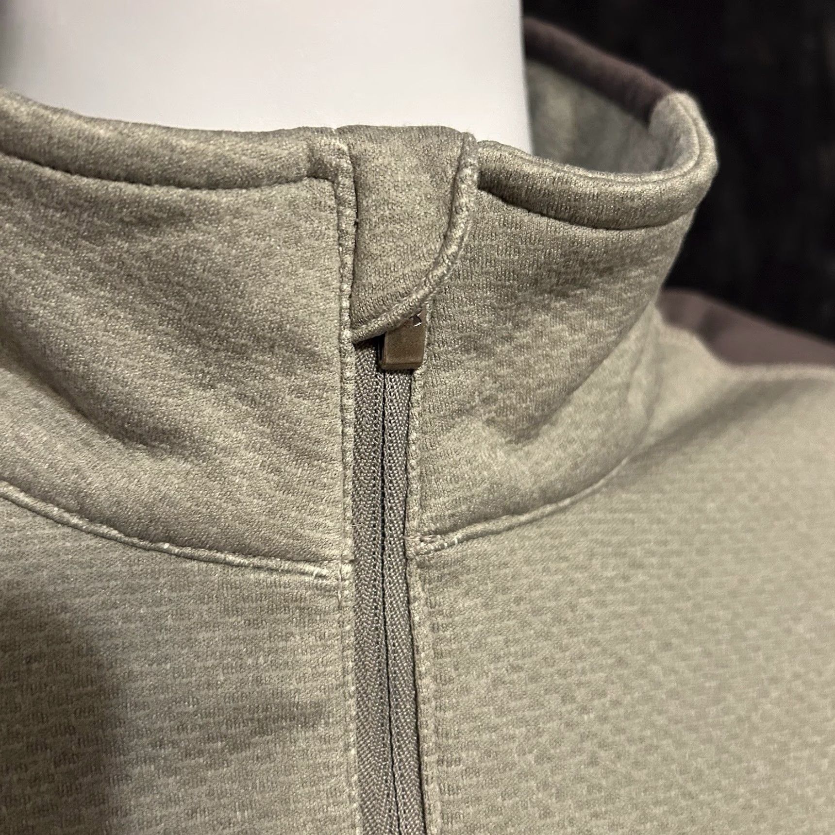 Under Armour VINTAGE University Of Wyoming Cowboys 1/4 Zip Pullover Men Large Gray Under Armour Logo Size US L / EU 52-54 / 3 - 4 Thumbnail