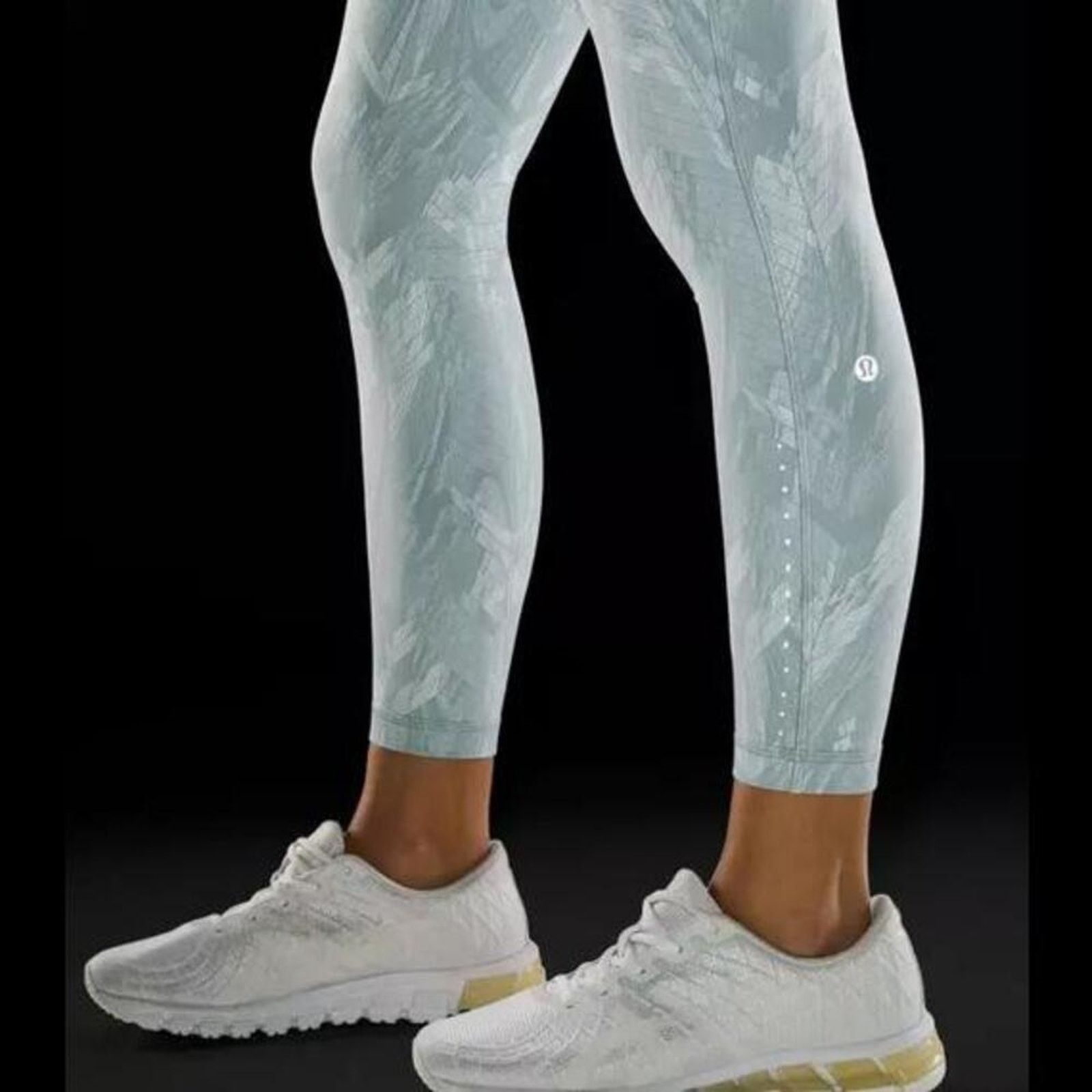Lululemon Lululemon Swift Speed Up High Rise Tight 28" Chevron Sz. 2 Size 26" / US 2 / IT 38 - 1 Thumbnail