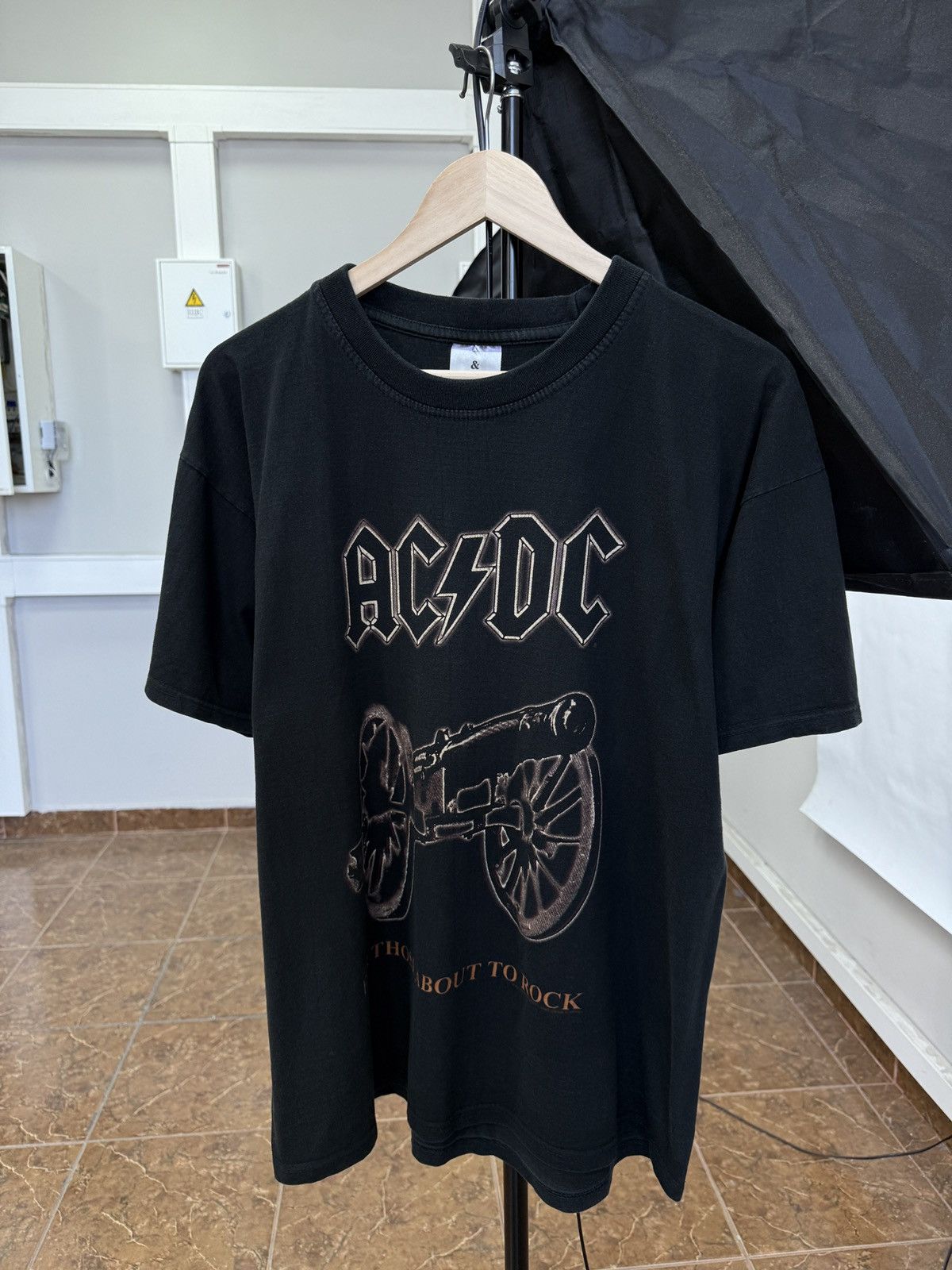 AC/DC Vintage 1999 AC/DC For Those About To Rock T-Shirt Retro Y2K Size US XL / EU 56 / 4 - 1 Thumbnail