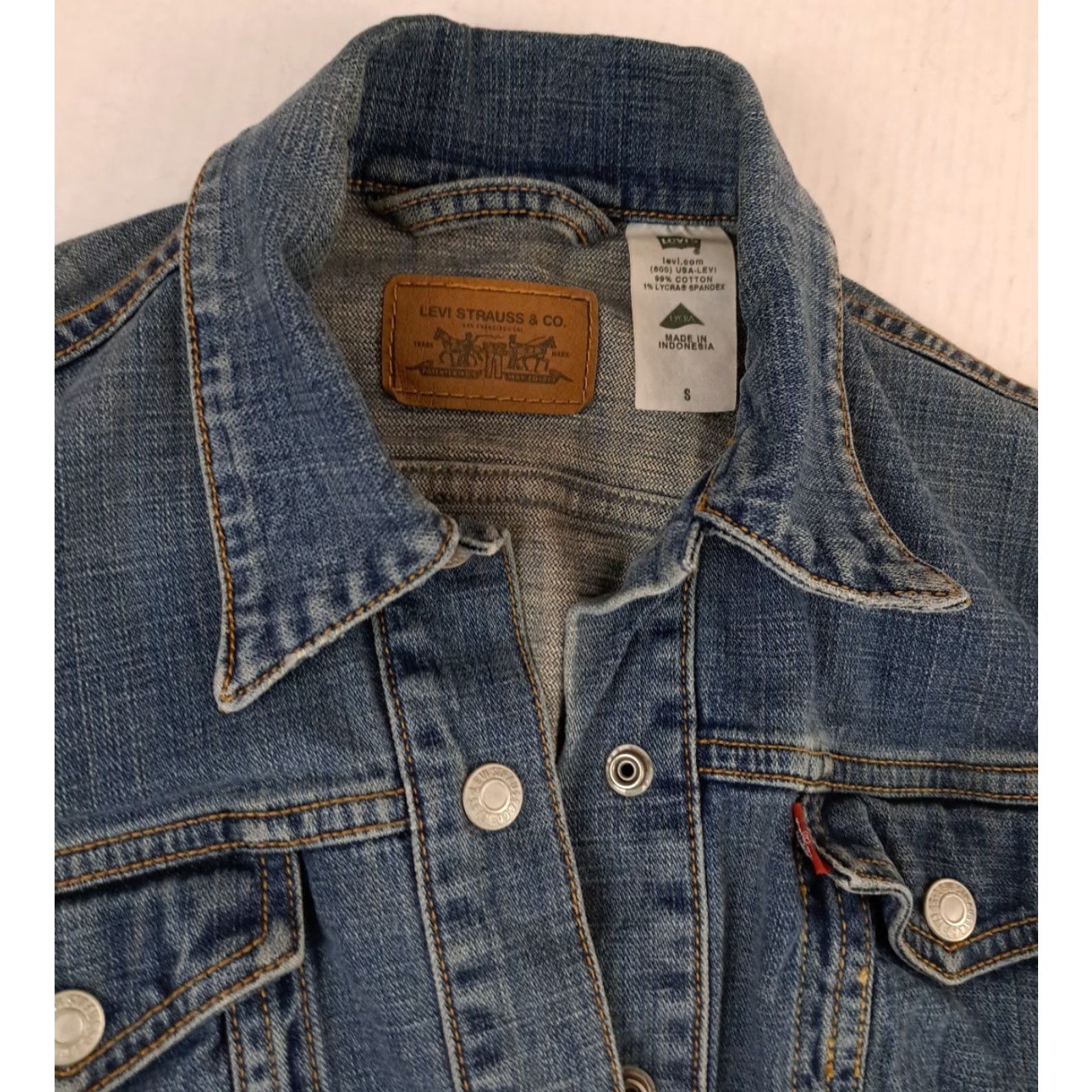 Levi's **VINTAGE LEVI'S WOMAN SMALL BLUE JEAN JACKET** User: Vintage Levi's Woman Small Blue Jean Jacket 90s Classic Size 28" / US 6 / IT 42 - 3 Thumbnail