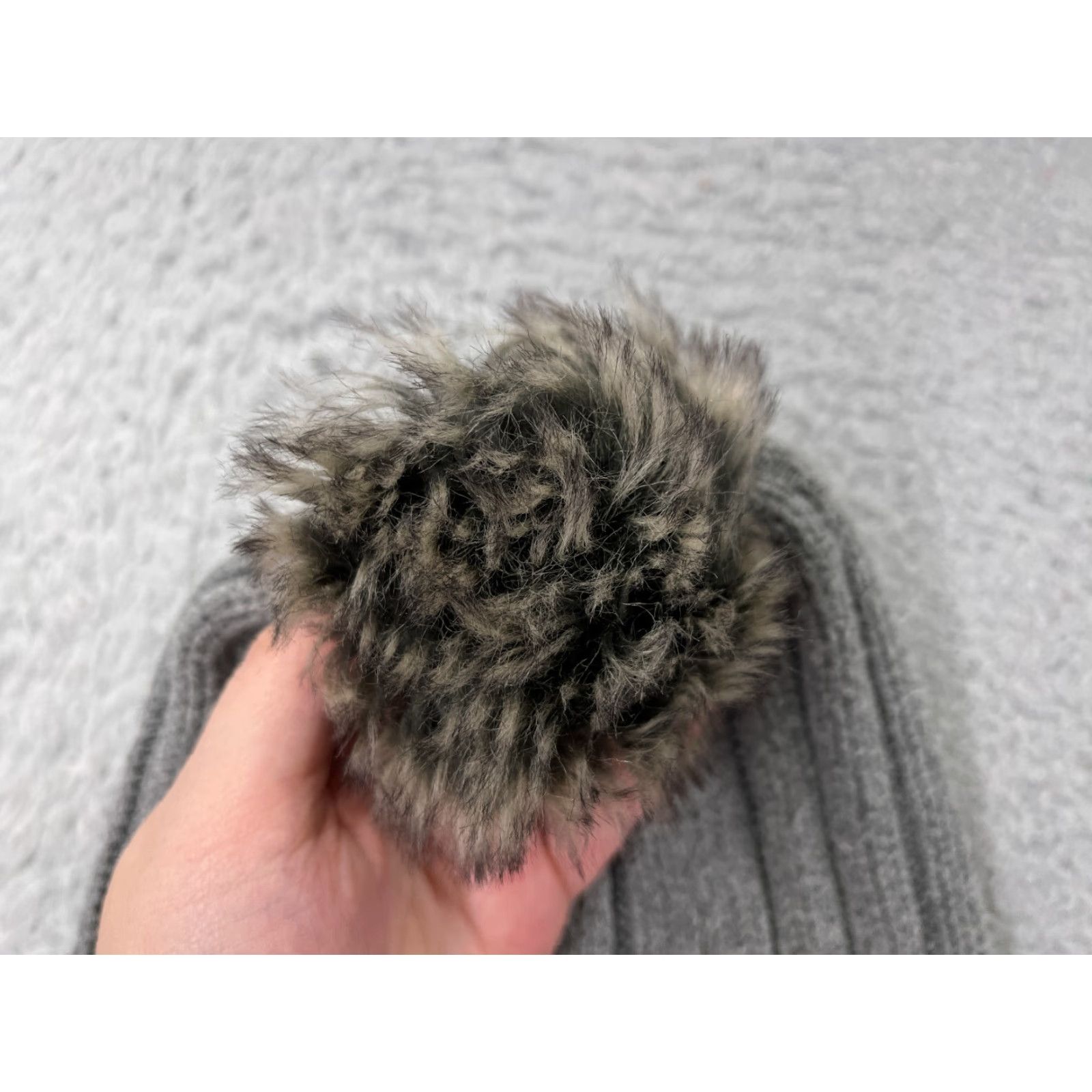 Vintage Crazy 8 Beanie Womens Large Gray Knit Acrylic Blend Winter Ski Warm Pom Hat Size ONE SIZE - 2 Thumbnail