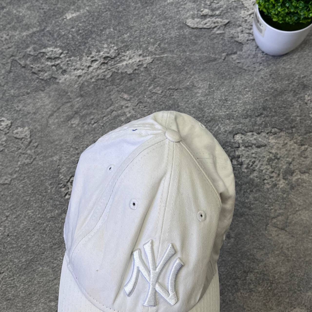 New Era Vintage White New York Yankess New Era 9 Fifty Rare Cap Hat Size ONE SIZE - 3 Thumbnail