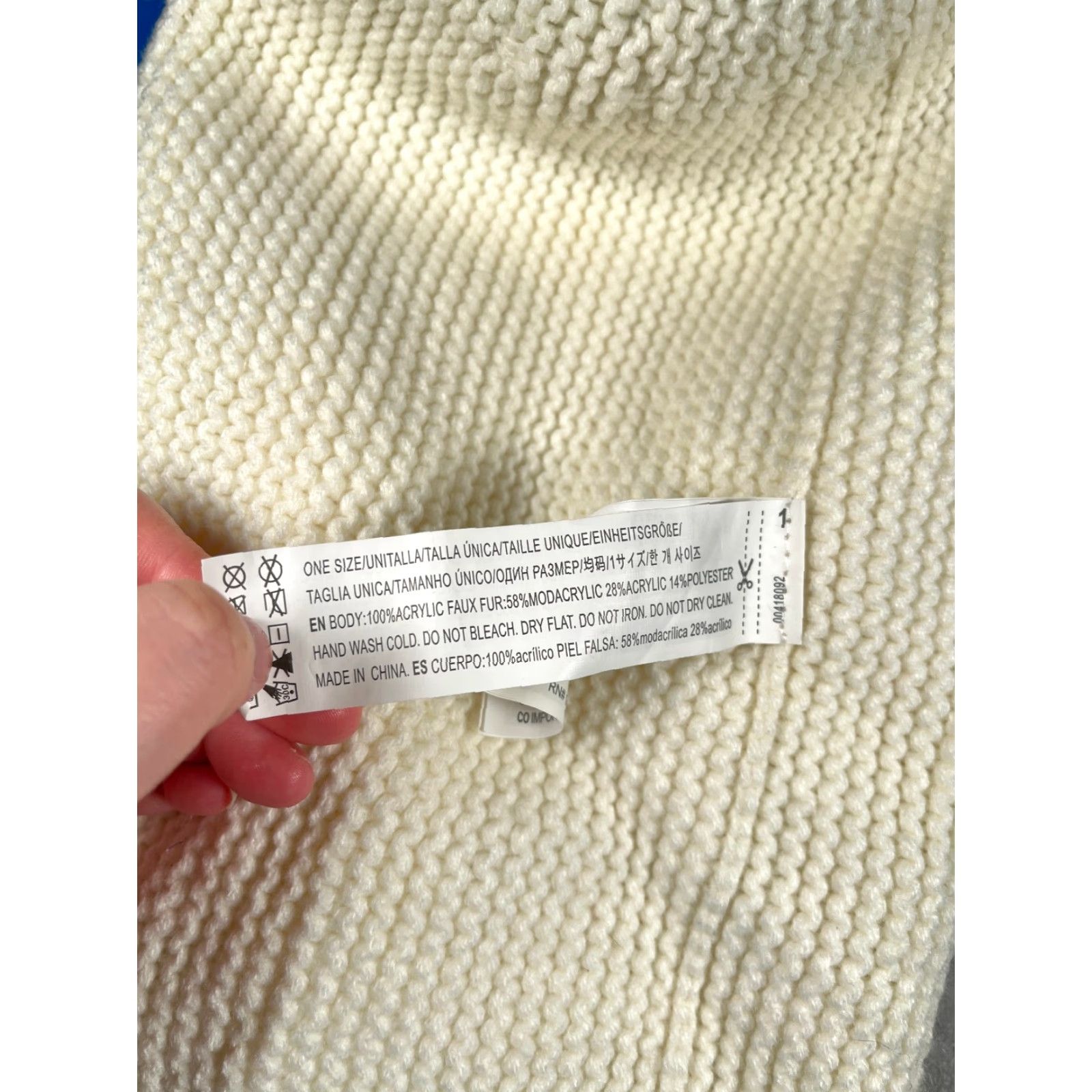 Forever 21 FOREVER 21 Beanie Adult One Size Ivory Knit Acrylic Faux Fur Pom Ski Snow Hat Women Beanie Winter Casual Knit Beanie Size ONE SIZE - 8 Thumbnail