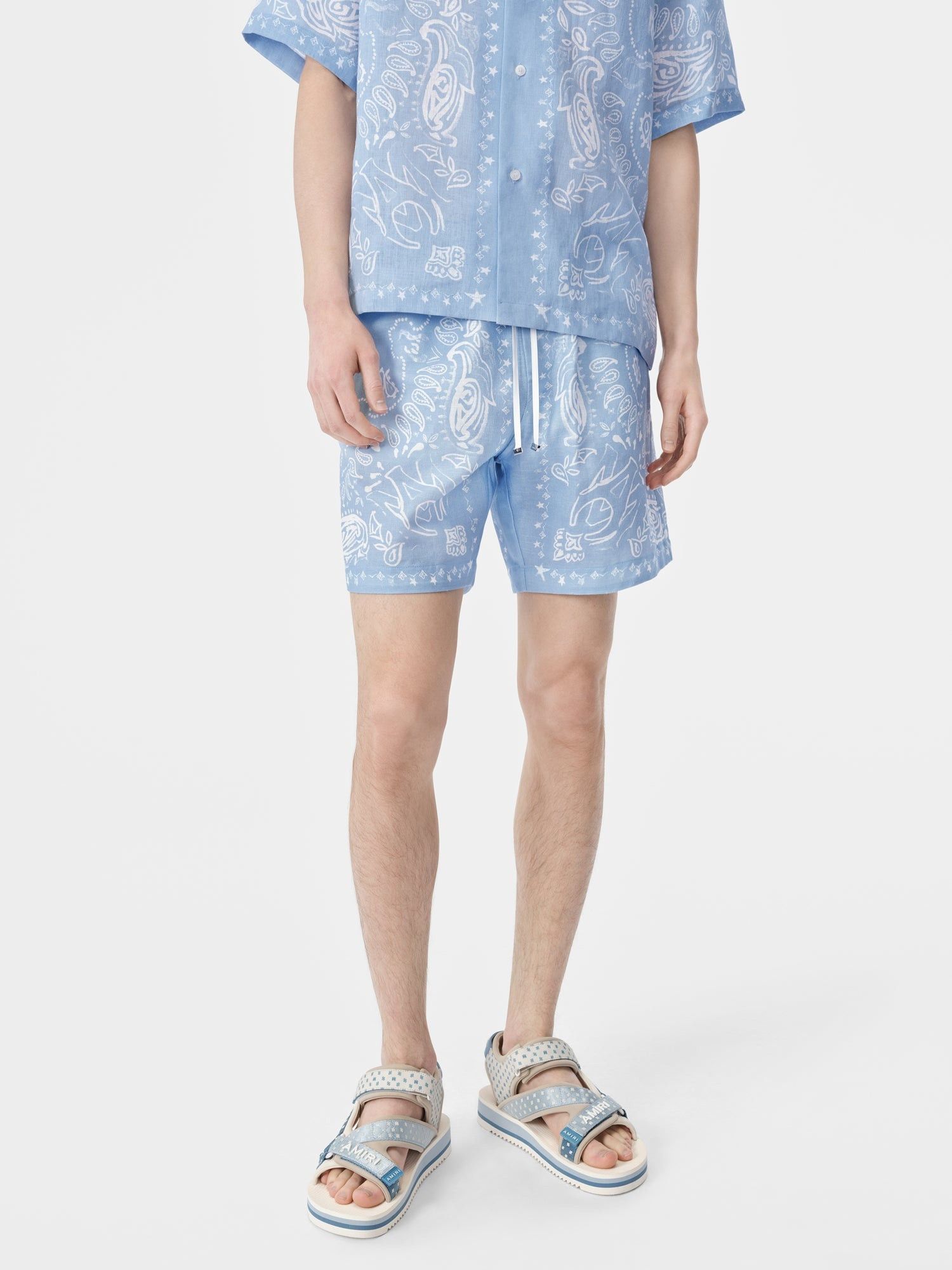 Amiri o1orln1025 Bandana Watercolor Short in Blue/White Size US 36 / EU 52 - 3 Thumbnail