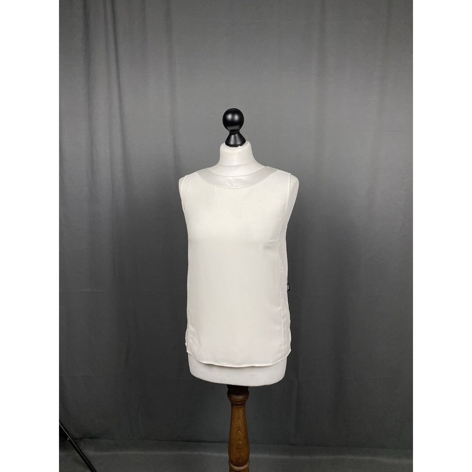 Chanel Chanel Women's White Ivory Sleveless Vest Tunic Tank Size 3 Size XXS / US 00 / IT 34 - 4 Thumbnail