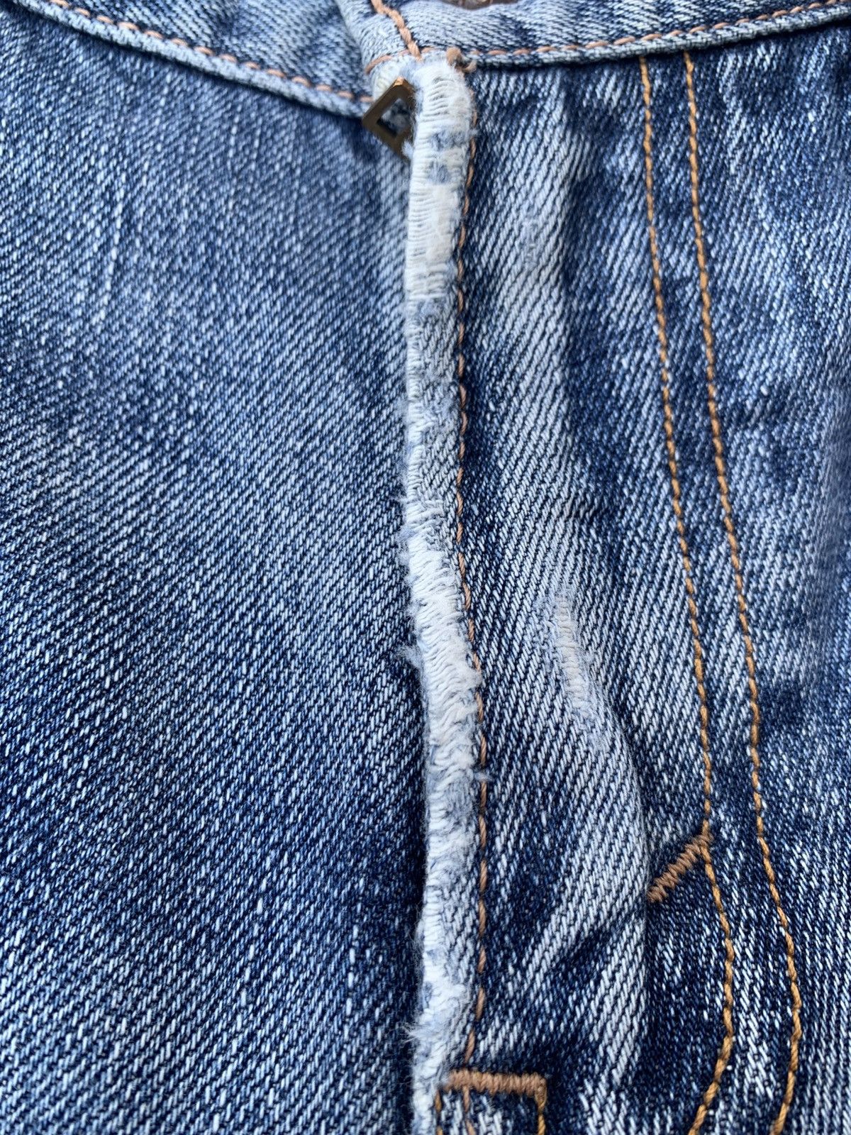 Levi's Distressed Levi's 502 classic faded. (26) Size US 31 - 9 Thumbnail