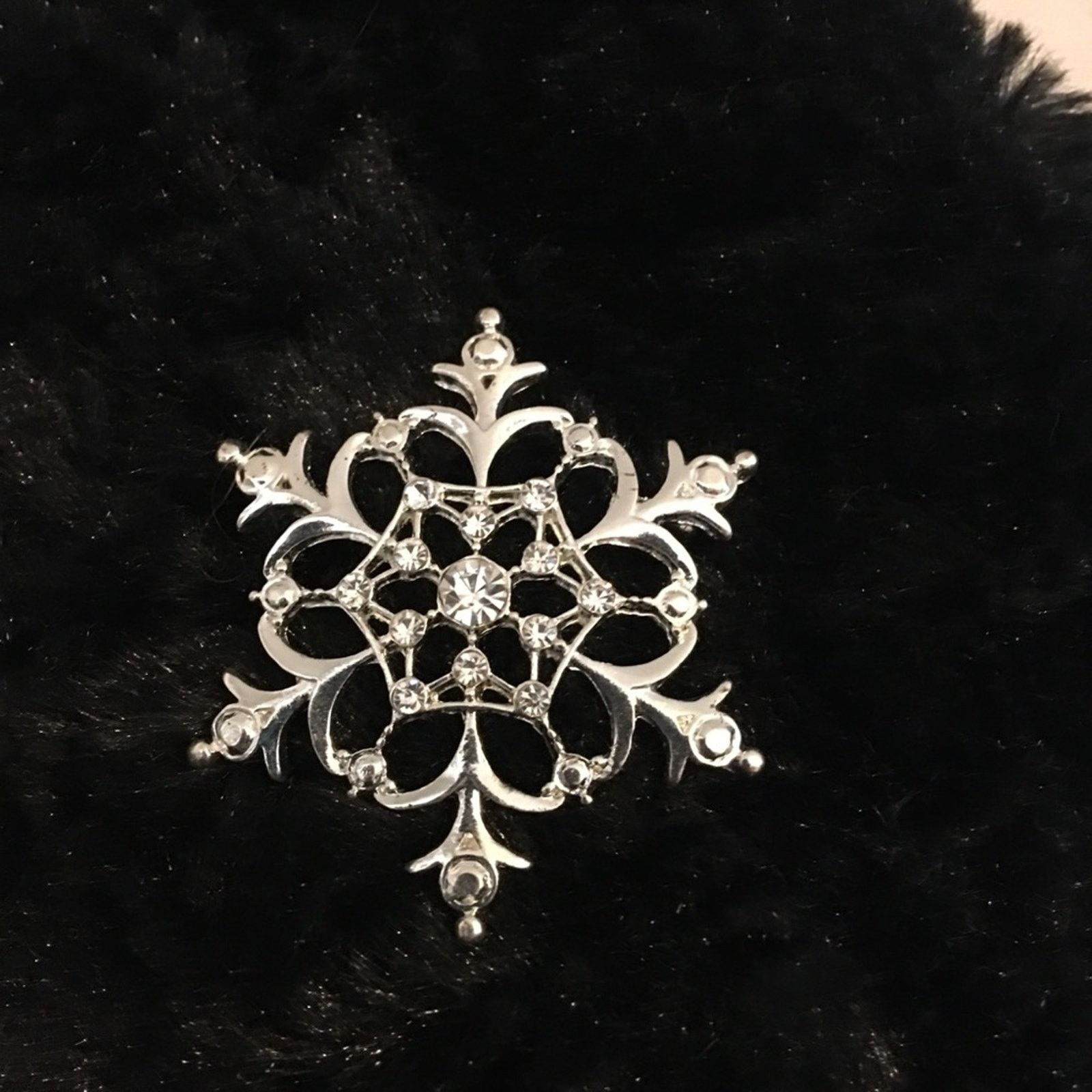 Vintage Vintage shiny silver rhinestone snowflake brooch Size ONE SIZE - 3 Thumbnail