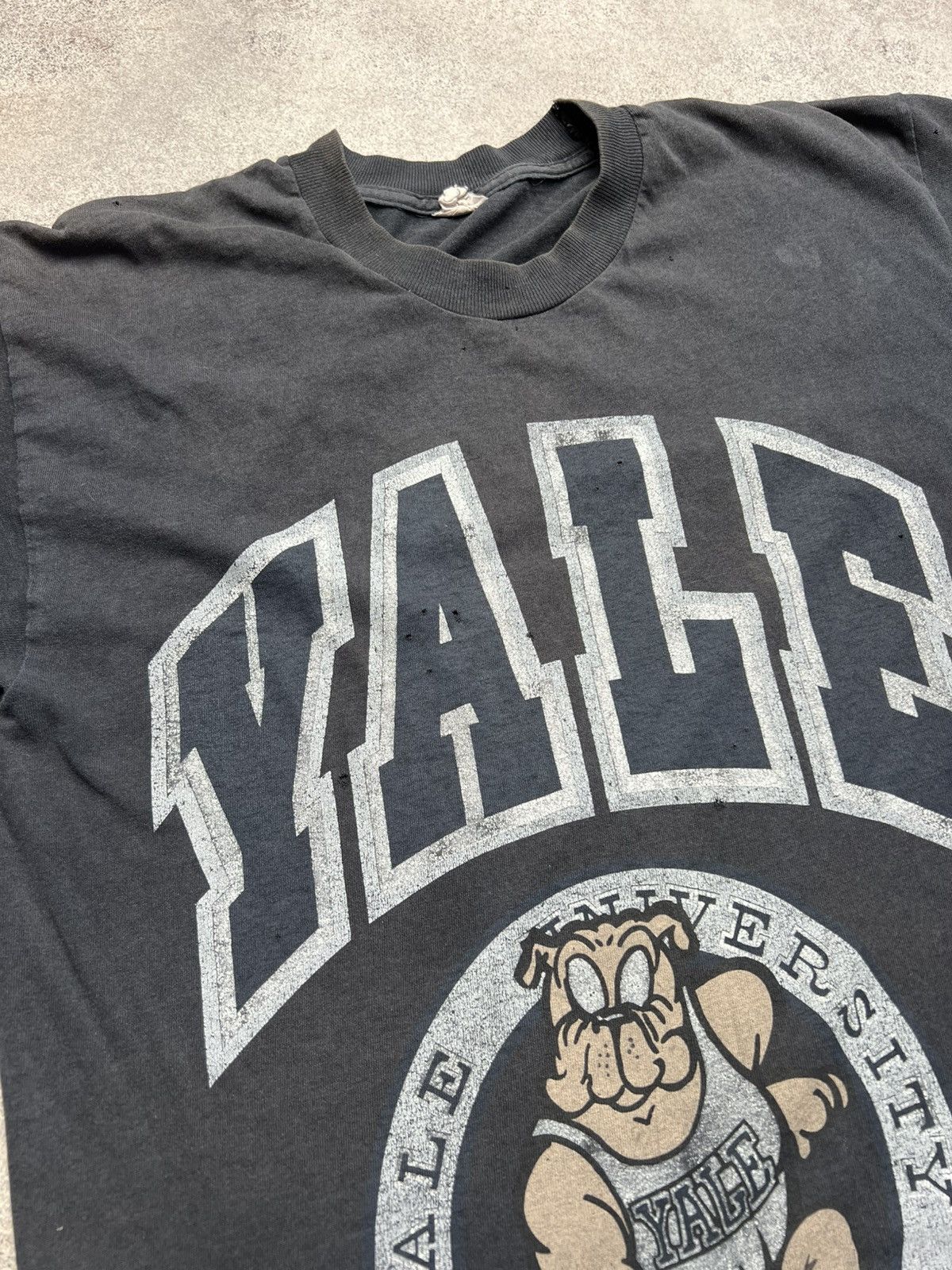 Vintage YALE American University trashed t shirt Size US M / EU 48-50 / 2 - 4 Thumbnail