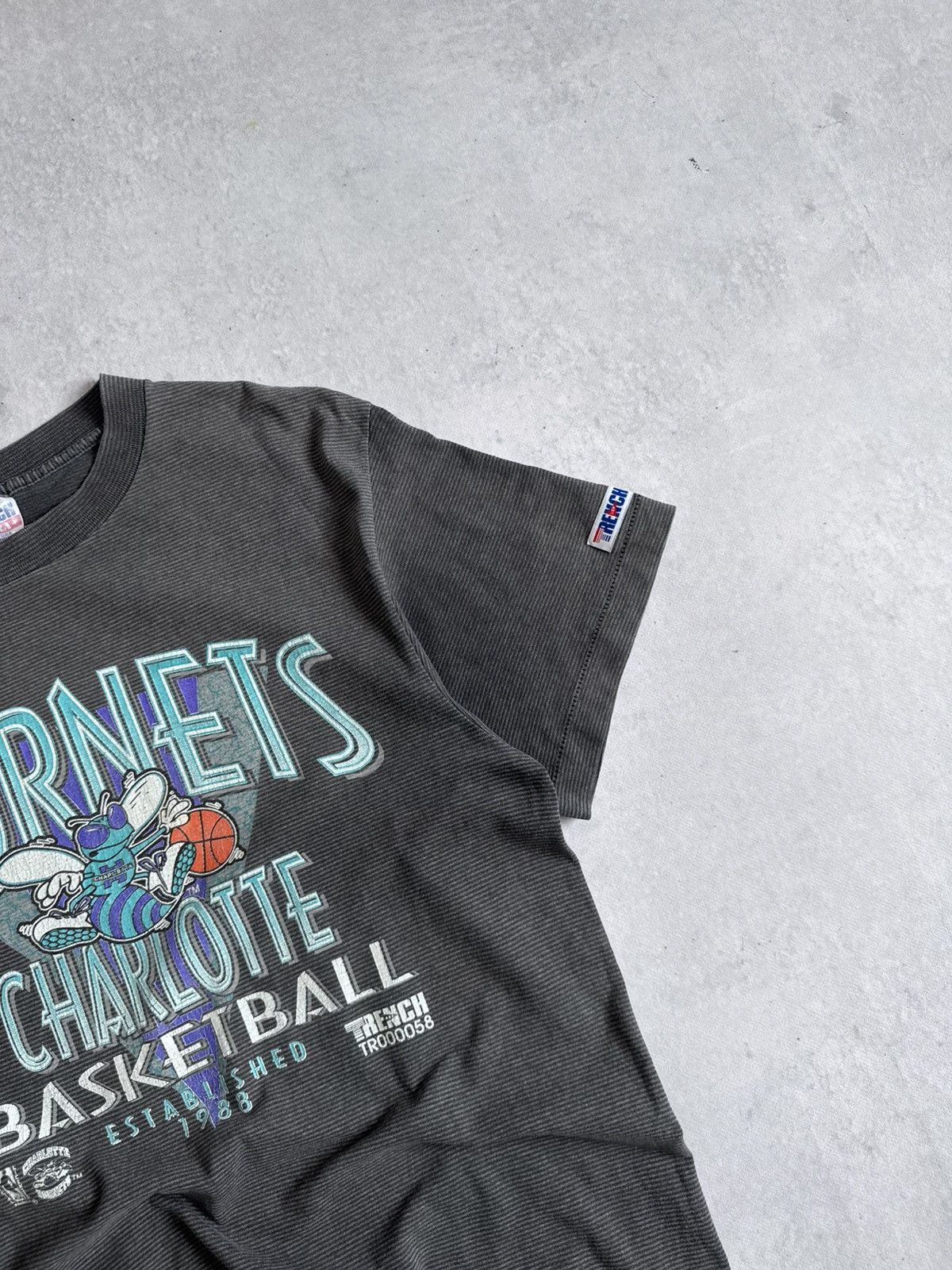 Other Charlotte Hornets Vintage 1988 NBA Basketball Archive Tee Size US L / EU 52-54 / 3 - 3 Thumbnail