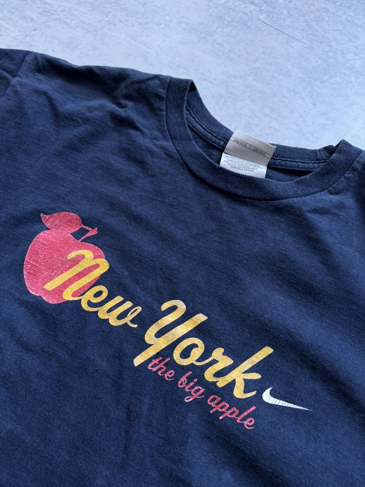 Nike × Vintage Nike big Apple vintage 00s tee New York Size US M / EU 48-50 / 2 - 3 Thumbnail