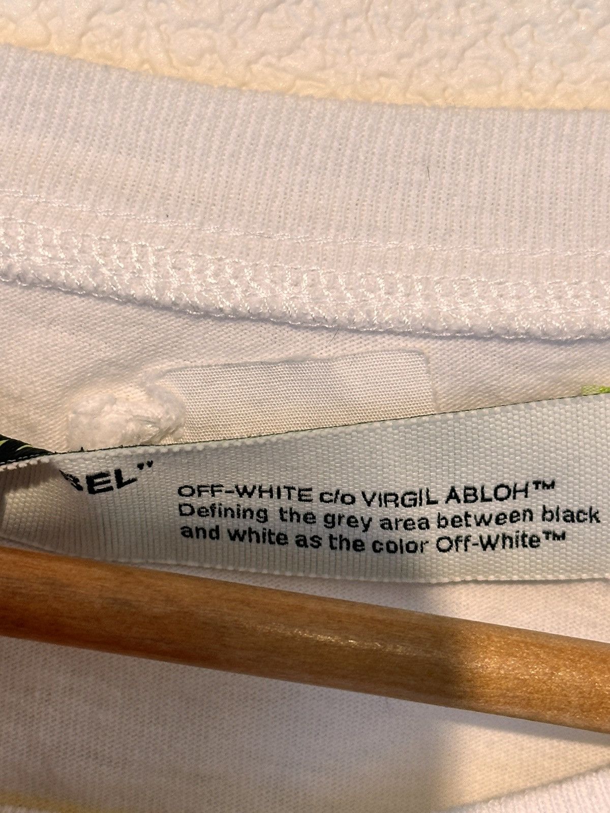Off-White Acrylic Arrow Tee Size US L / EU 52-54 / 3 - 7 Thumbnail