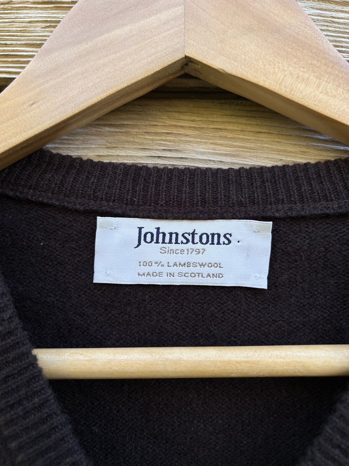 Johnstons Of Elgin Johnstons Of Elgin Leather Elbow Patch V Neck Sweater Size US XL / EU 56 / 4 - 8 Thumbnail