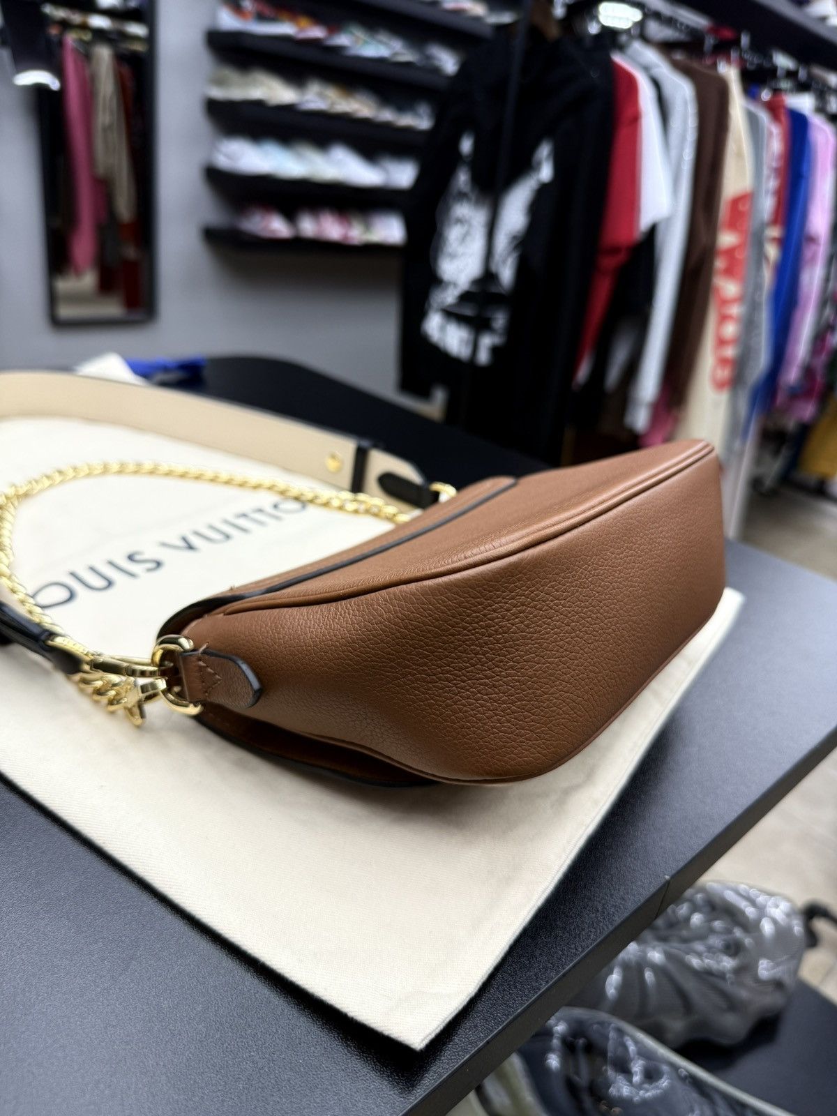 Louis Vuitton AUTHENTIC Louis Vuitton Lockme Tender Calfskin Leather Bag Size ONE SIZE - 7 Thumbnail