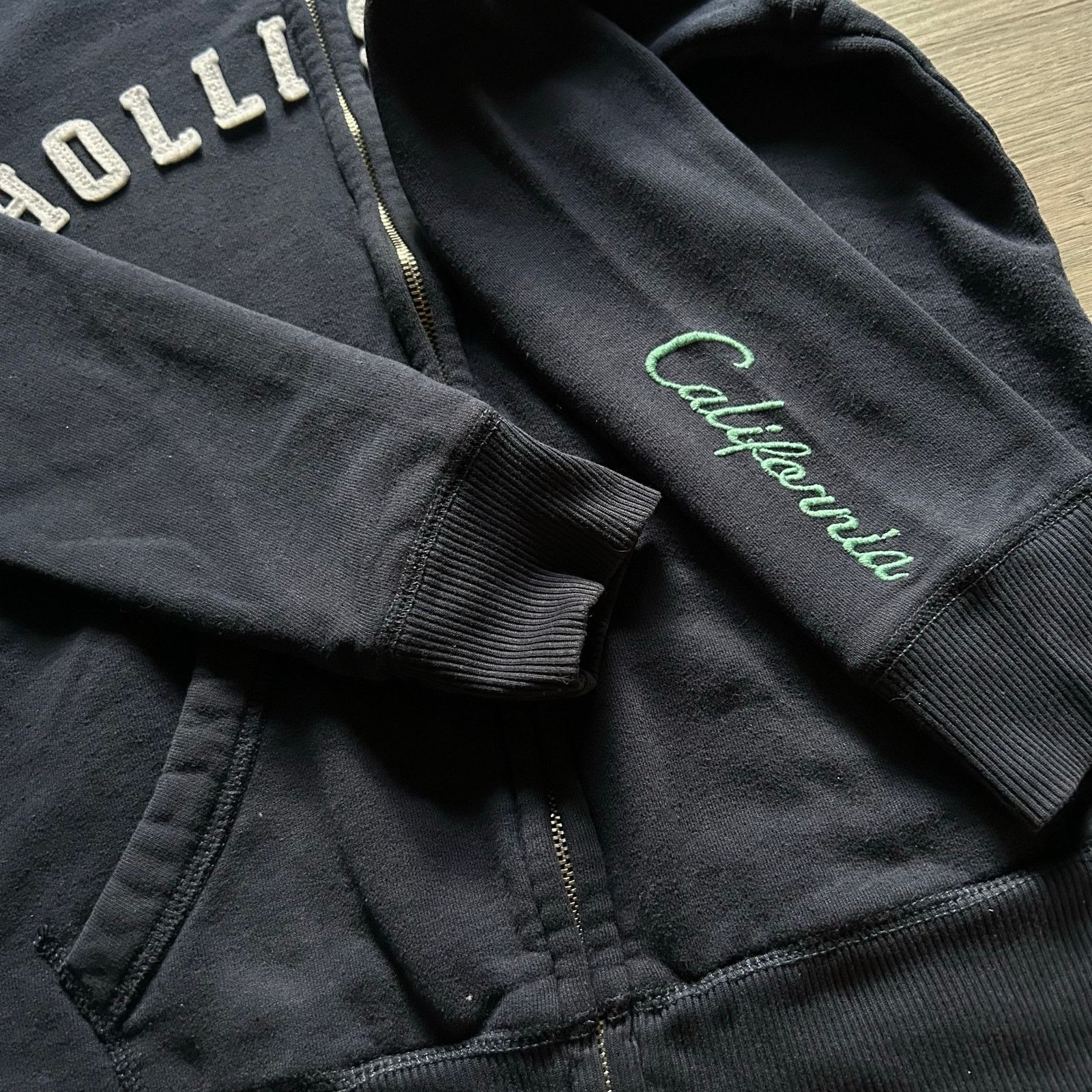 Hollister Vtg y2k Hollister California Full Zip Applique Logo Hoodie Size L / US 10 / IT 46 - 3 Thumbnail