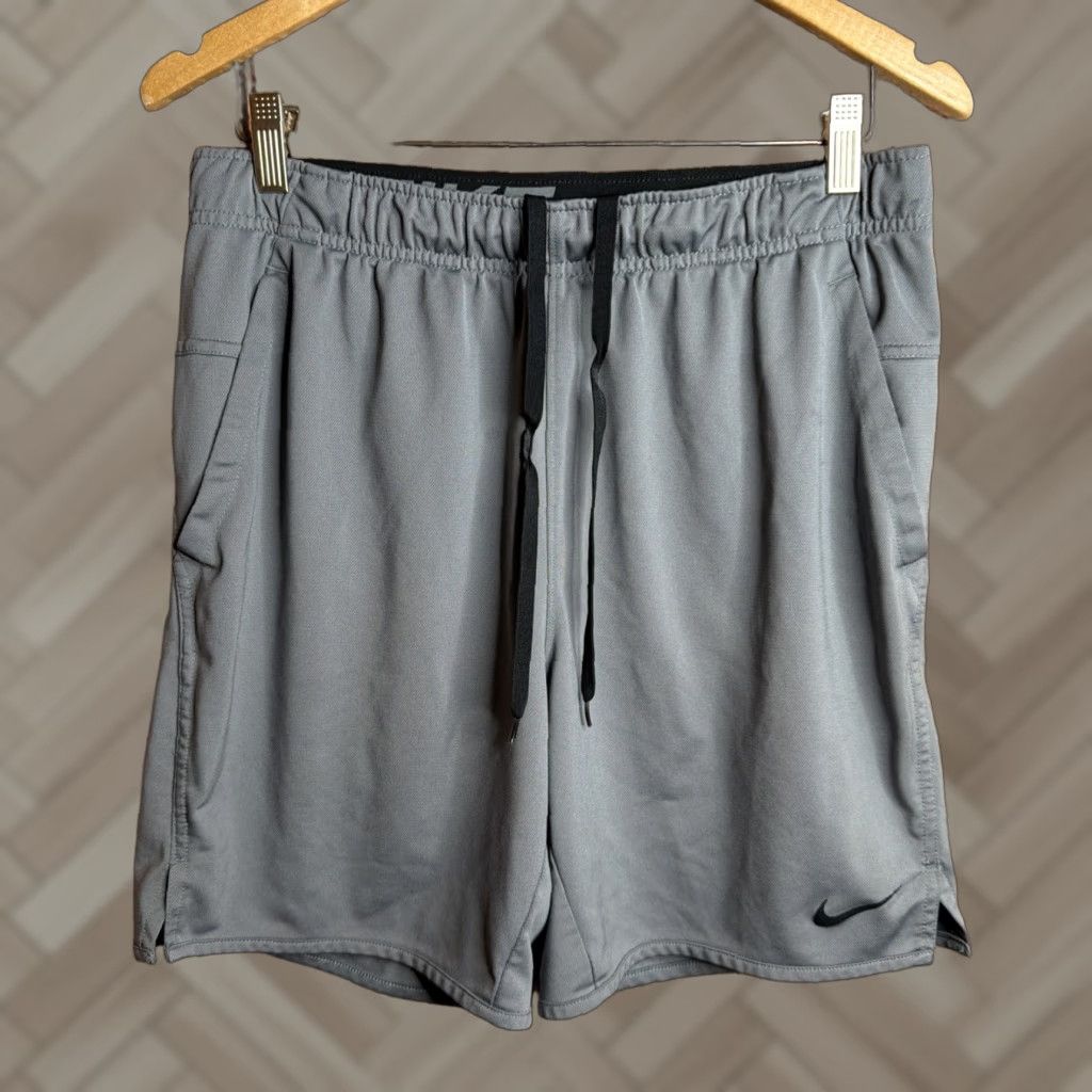 Nike Nike Totality Dri-FIT Shorts Mens M 7” Gray Smoke Grey/Black 100% Polyester Athletic Training Size US 31 - 1 Thumbnail