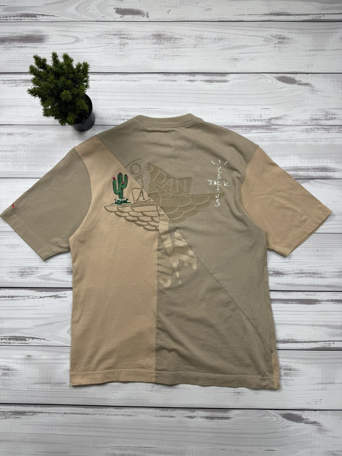Nike × Travis Scott Travis Scott x Jordan Cactus Jack T-Shirt Beige Size US M / EU 48-50 / 2 - 2 Thumbnail