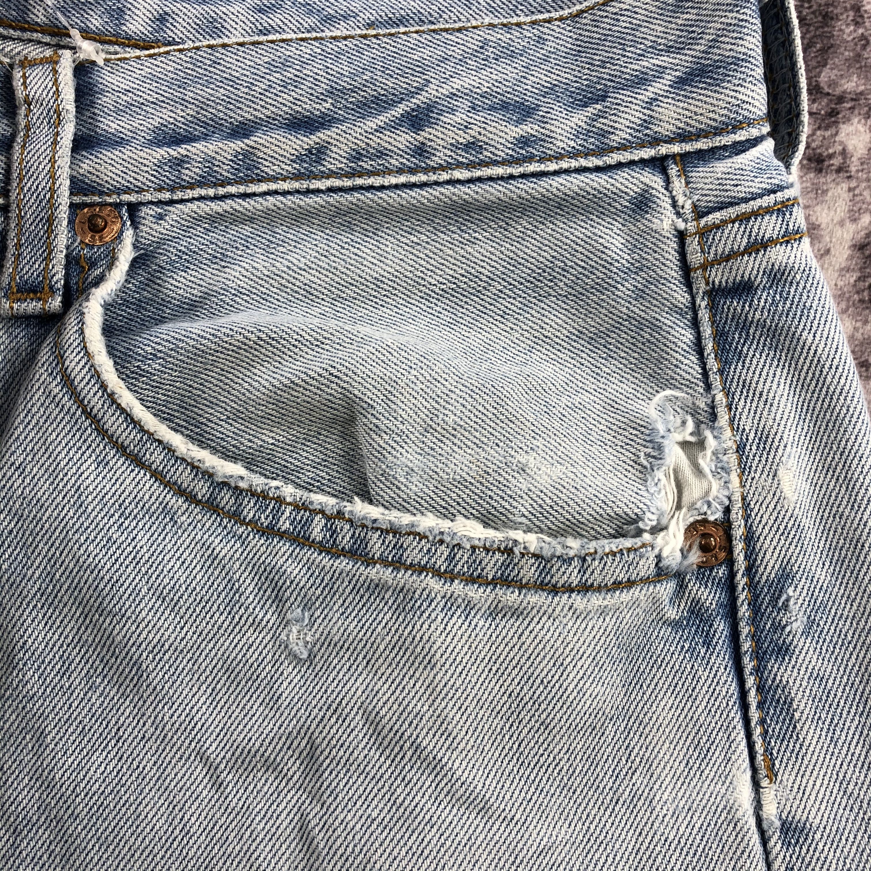 Levi's 90s Vintage Light Wash Levis 501 Jeans-JM2536 Size US 33 - 10 Thumbnail