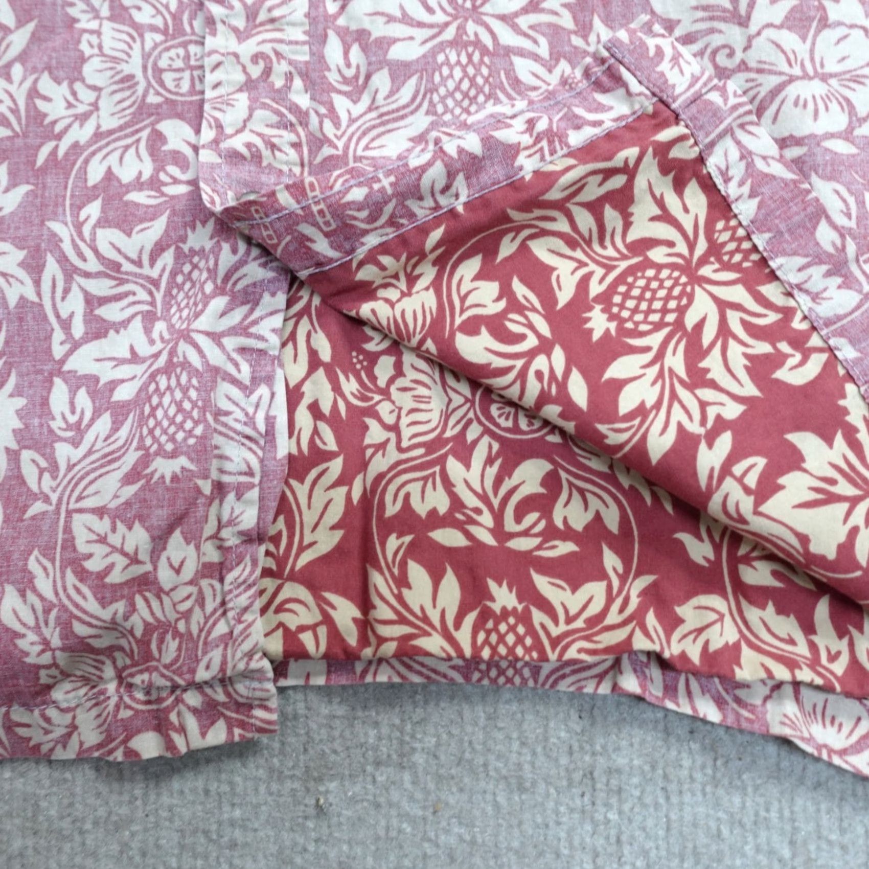Tori Richard Tori Richard Shirt Large Red Beige Floral Reverse Print Hawaiian Made in USA Men L Beige Floral Reverse Print Shirt Size US L / EU 52-54 / 3 - 2 Thumbnail