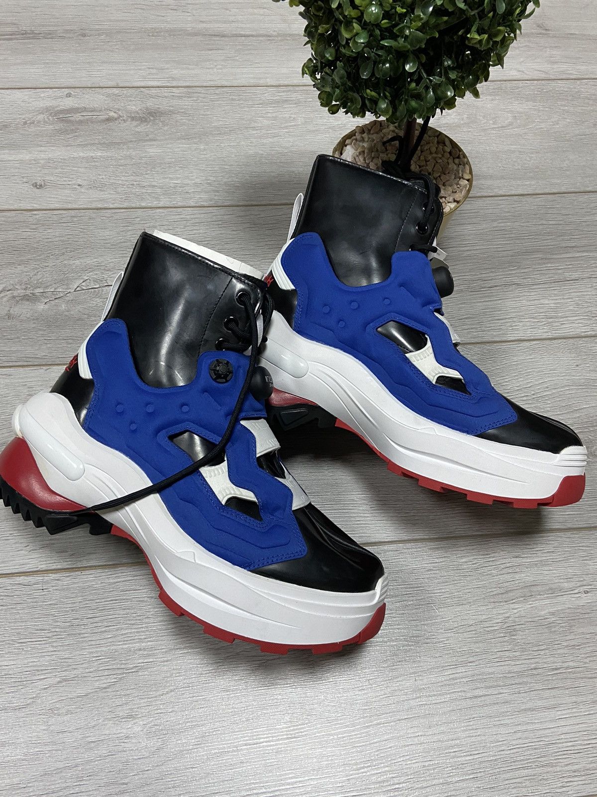 Maison Margiela Maison Margiela x Tabi InstaPump Reebok high sneakers Size US 10 / EU 43 - 10 Thumbnail