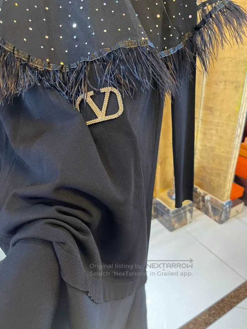 Valentino Valentino Heavy Engineering Crystal Big Vlogo Feather Cloa Size M / US 6-8 / IT 42-44 - 7 Thumbnail
