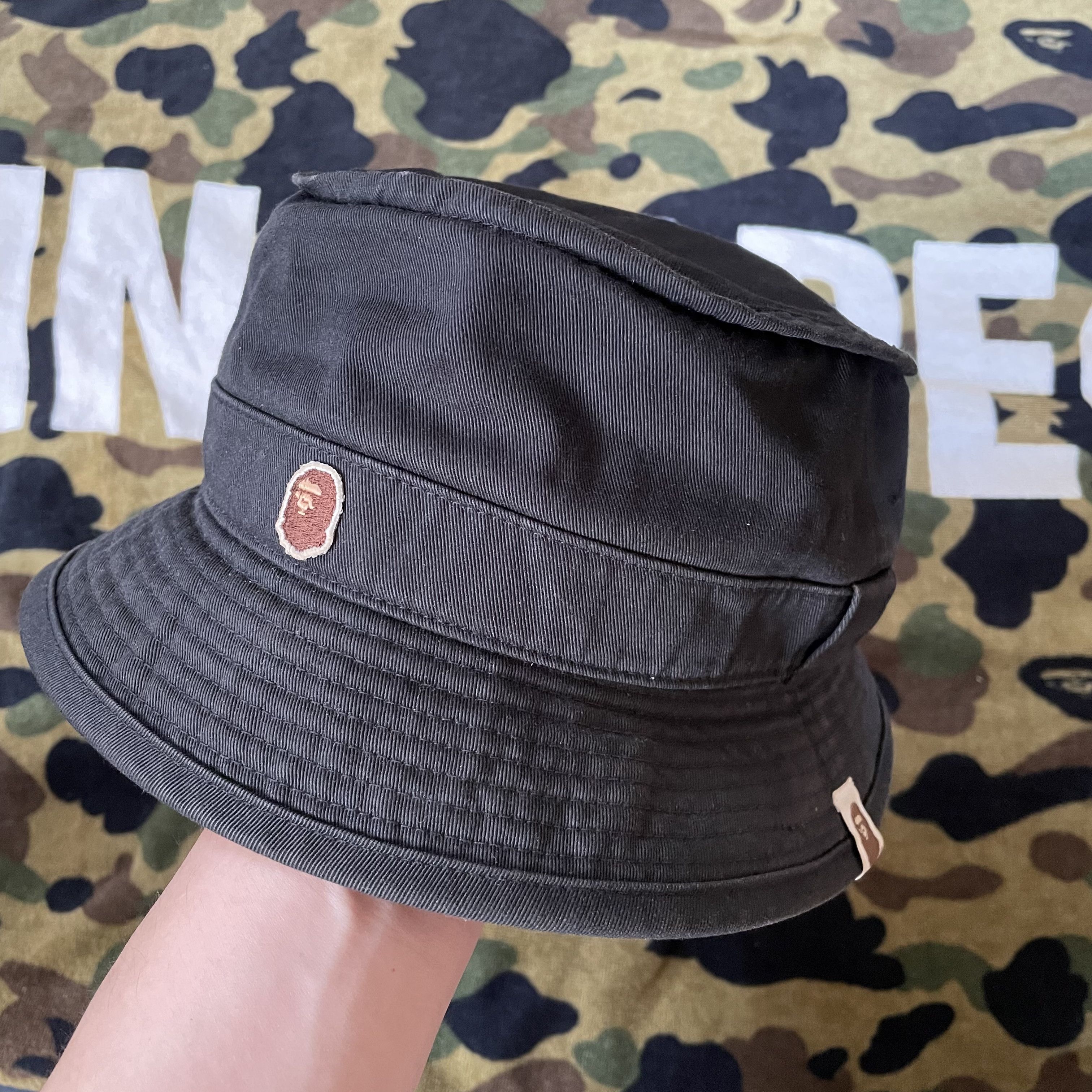 ONE POINT BUCKET HAT
