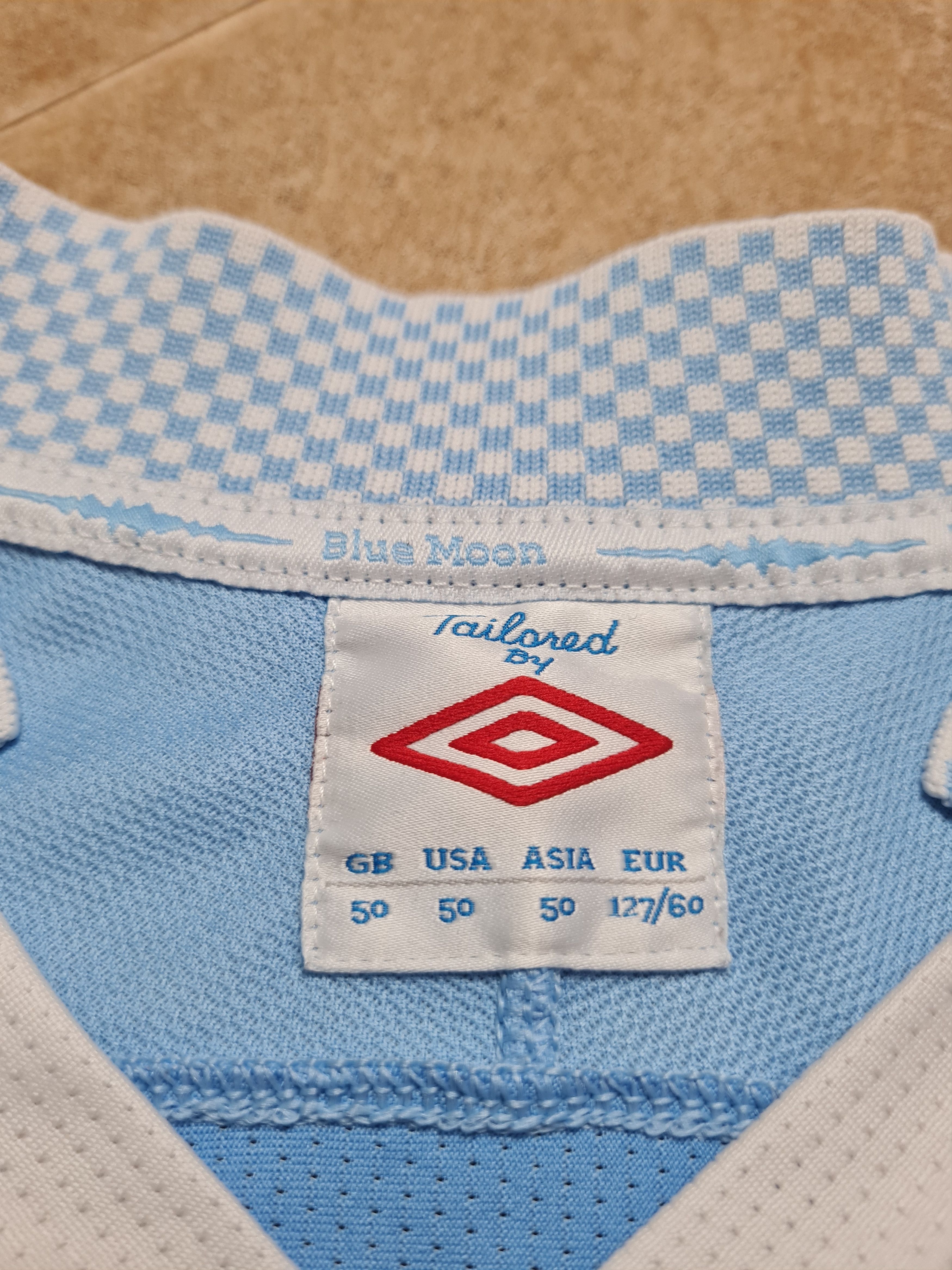 Umbro Manchester City 2011-012 Football Shirt Umbro Long Sleeve Size US XXL / EU 58 / 5 - 16 Thumbnail
