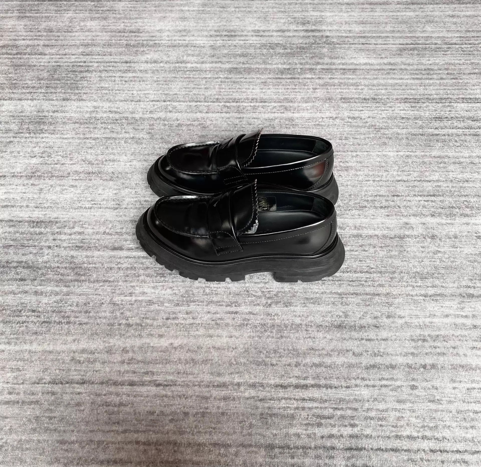 Alexander McQueen MCQUEEN Women's Round Toe Black Loafer 36 Worn 1-9 Times Size US 5.5 / IT 35.5 - 3 Thumbnail