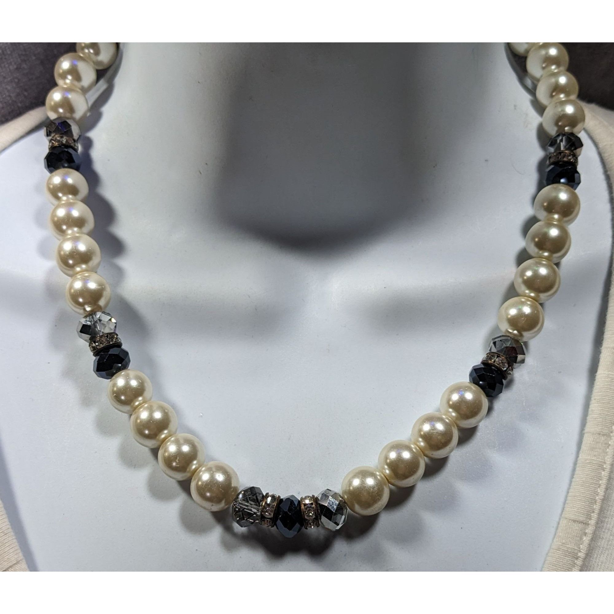 Handmade Handmade Elegant Faux Pearl And Glass Beaded Necklace Size ONE SIZE - 4 Thumbnail