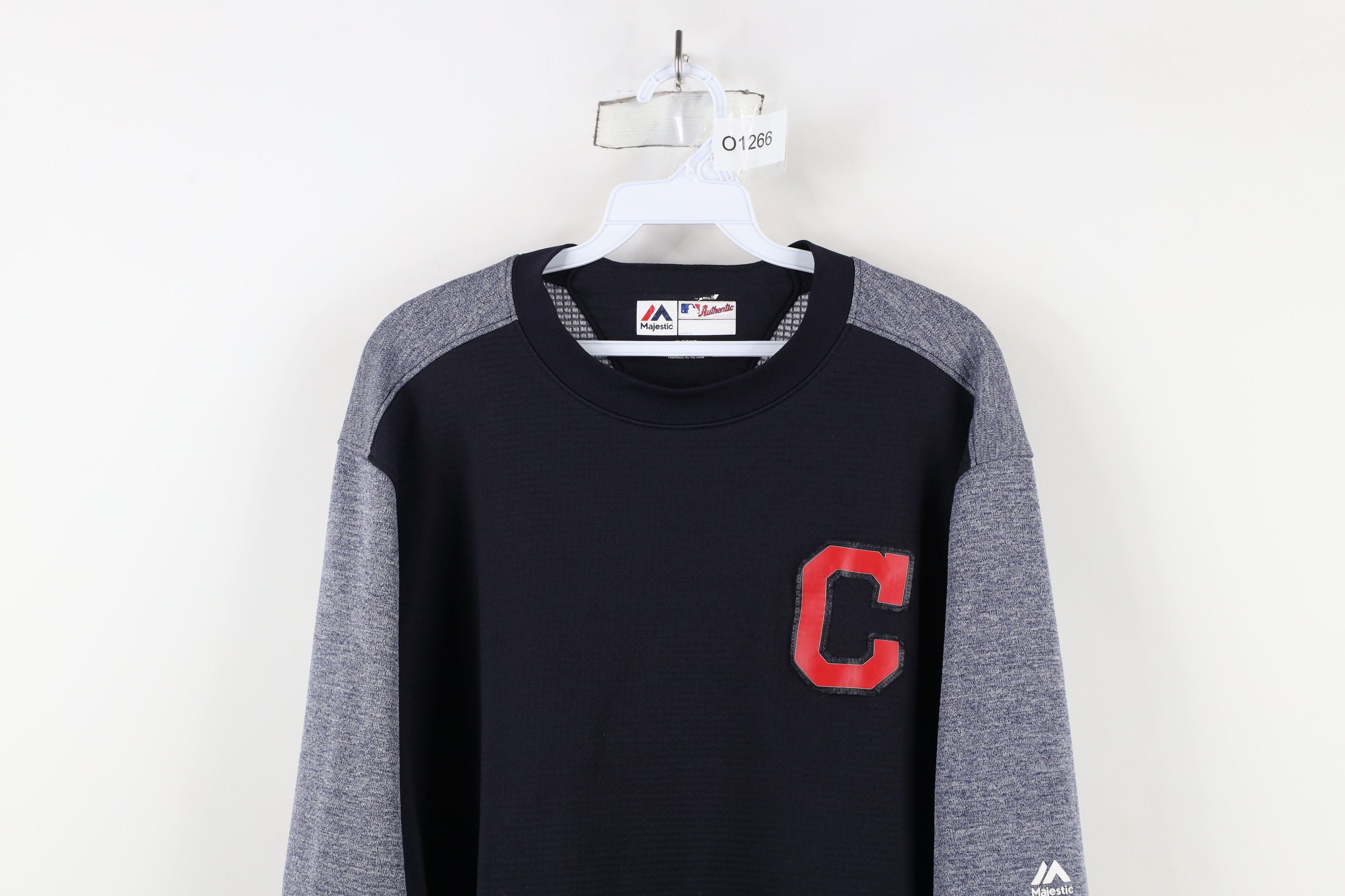 Majestic × Vintage Majestic Fleece Lined Cleveland Indians Guardians Sweatshirt Size US XL / EU 56 / 4 - 2 Thumbnail