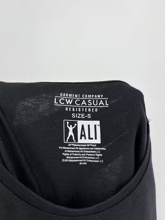 Vintage Y2K The Greatest Muhammad Ali American Boxer Faded Tshirts Size US S / EU 44-46 / 1 - 7 Thumbnail