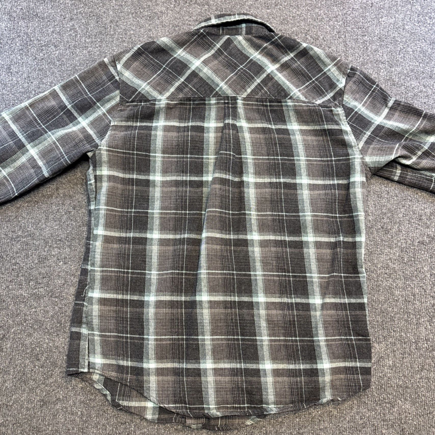 Vintage VINTAGE DC Shoes Button-Down Flannel Shirt Mens Large Plaid Size US L / EU 52-54 / 3 - 5 Thumbnail