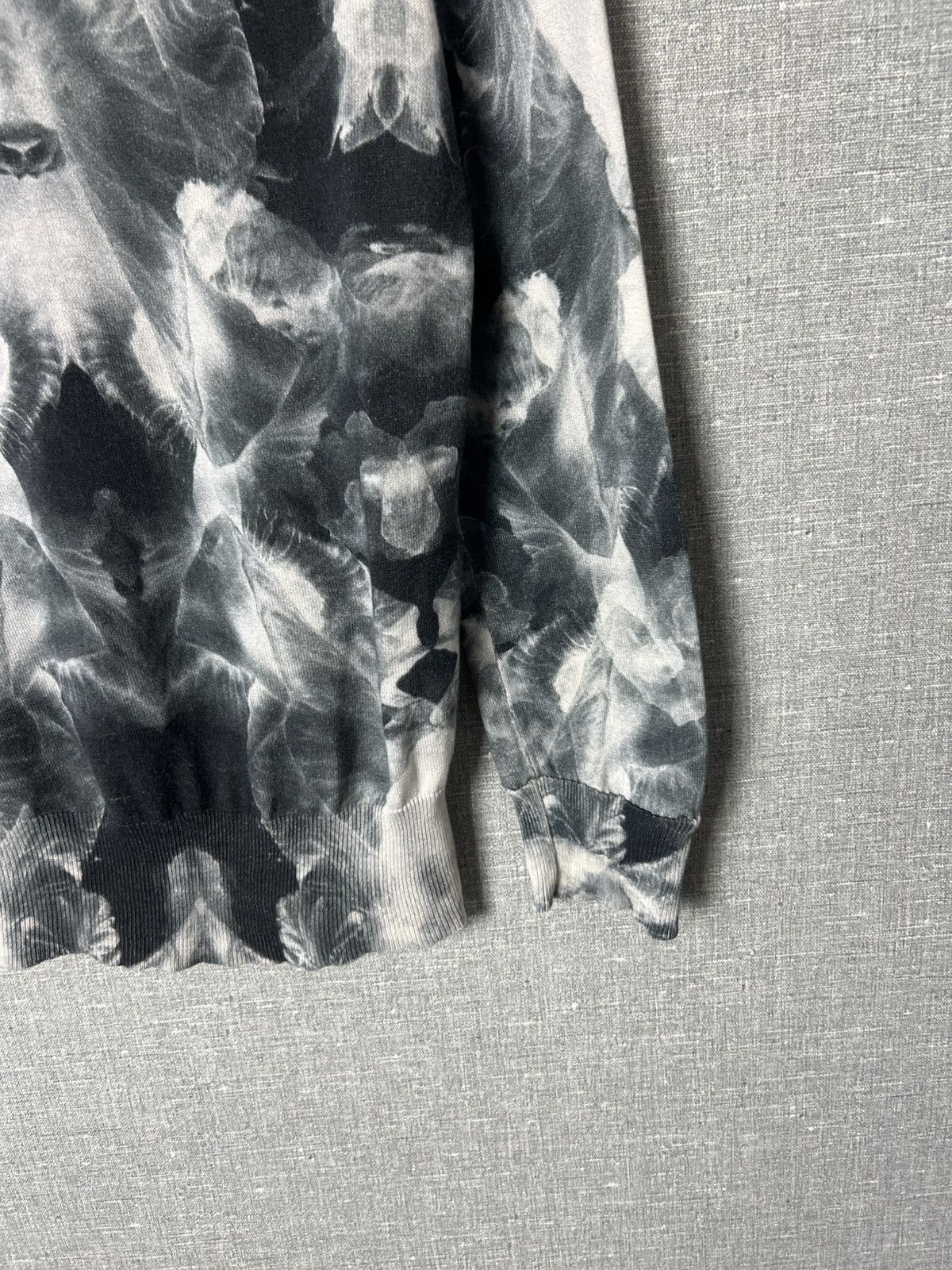 Alexander McQueen Alexander McQueen Trompe L’Oeil All Over Print Silk Sweater Size L / US 10 / IT 46 - 14 Thumbnail