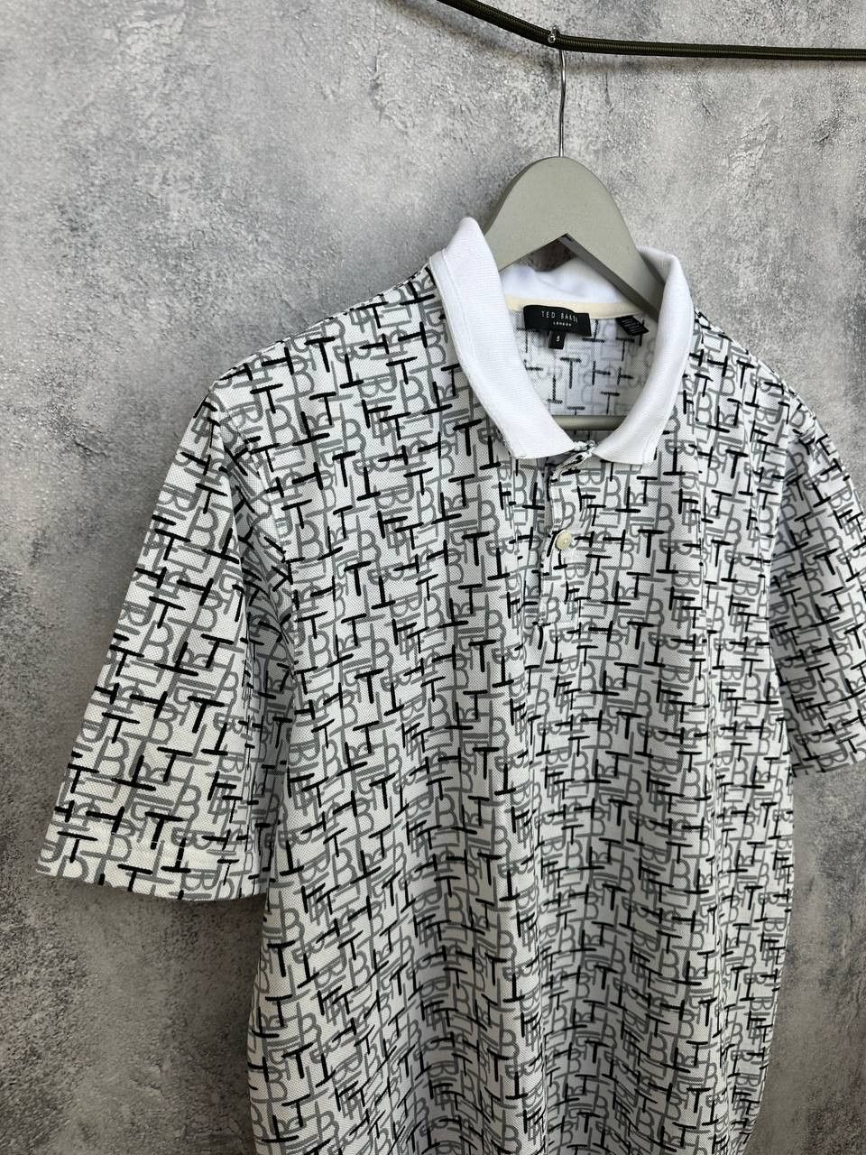 Ted Baker Ted Baker London White Polo Shirt Allover Monogram Print Size US XL / EU 56 / 4 - 3 Thumbnail