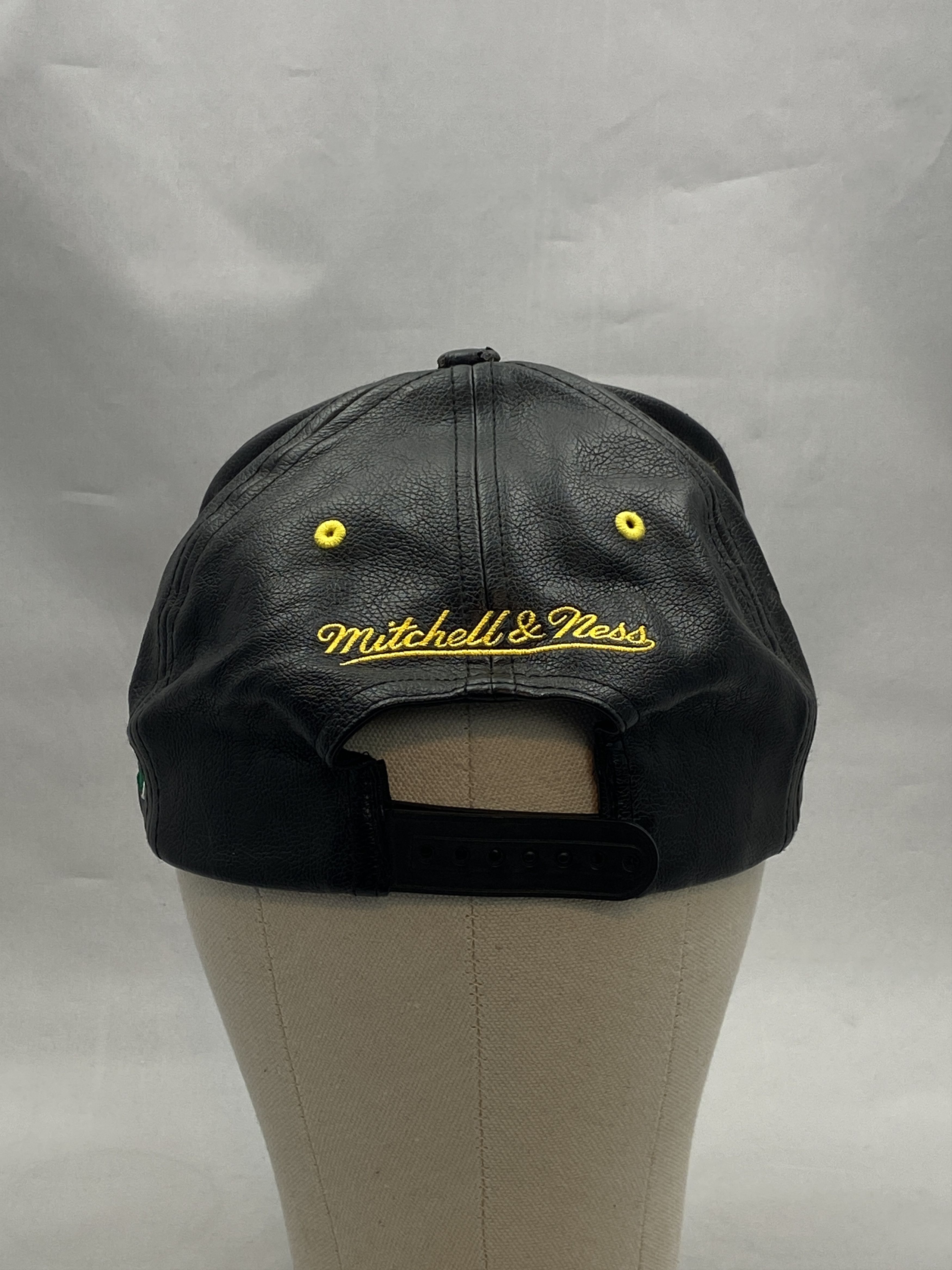 Mitchell & Ness × NBA SEATTLE SUPERSONICS Hat Snapback Logo Flat Brim Faux Leather Size ONE SIZE - 3 Thumbnail