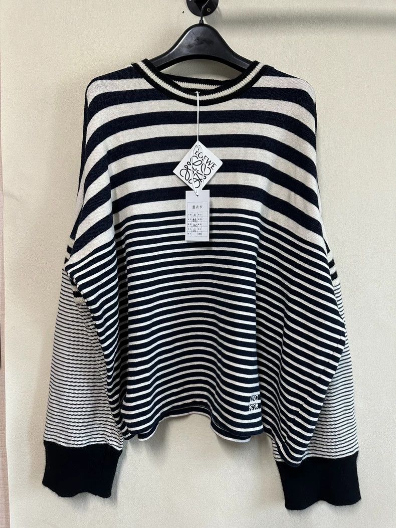Loewe LOEWE woollen sweater Size M / US 6-8 / IT 42-44 - 1 Thumbnail